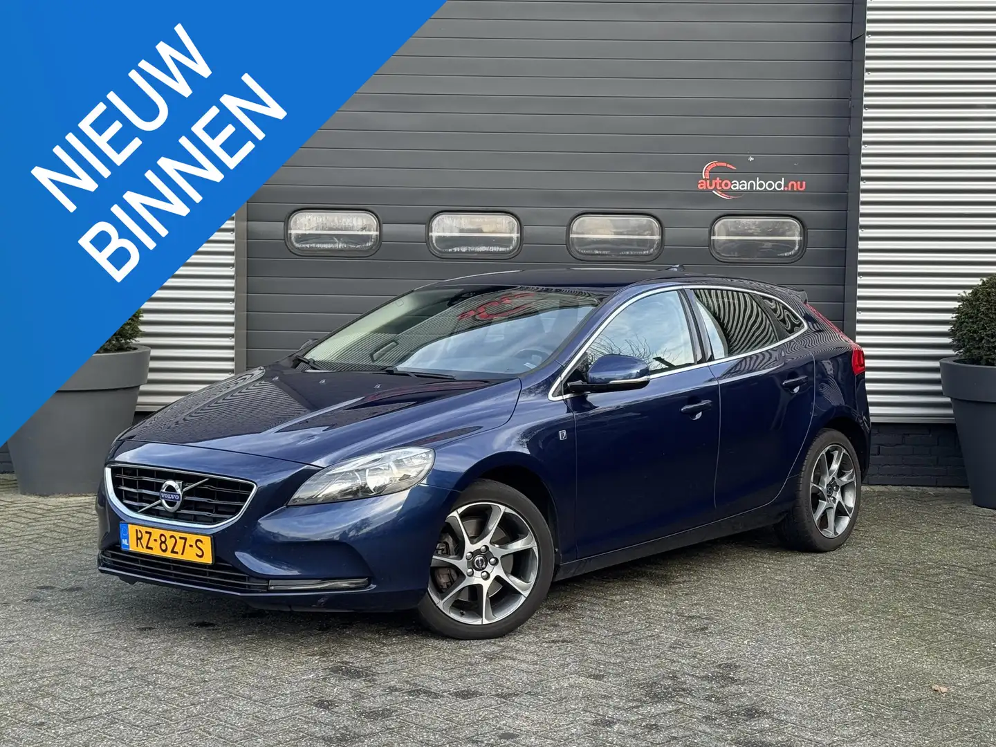 Volvo V40 Cross Country 2.0 D3 Momentum | Navigatie | Lederen Bekleding | Синій - 1