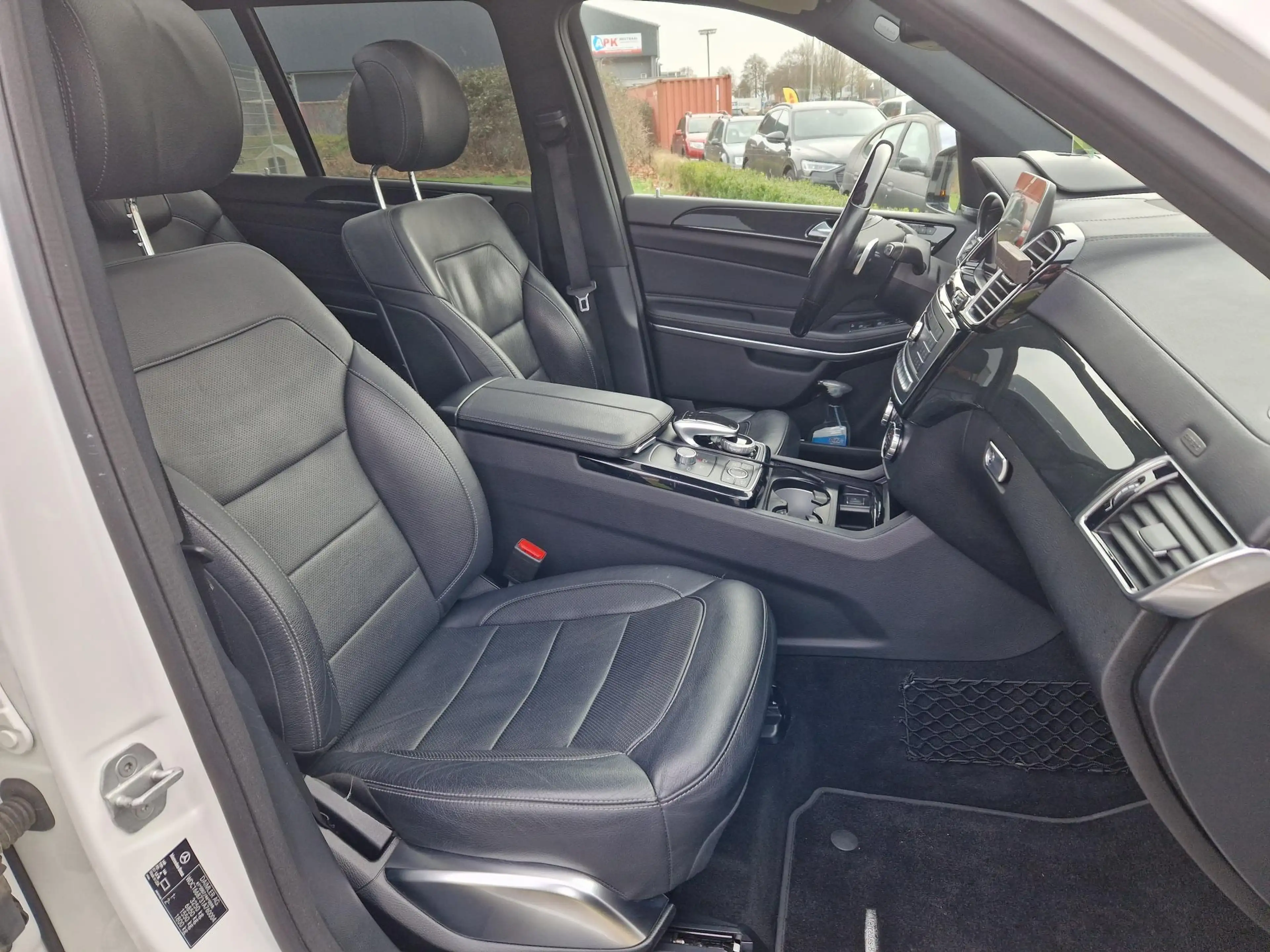 Mercedes-Benz GLS 500 4MATIC — photo 11