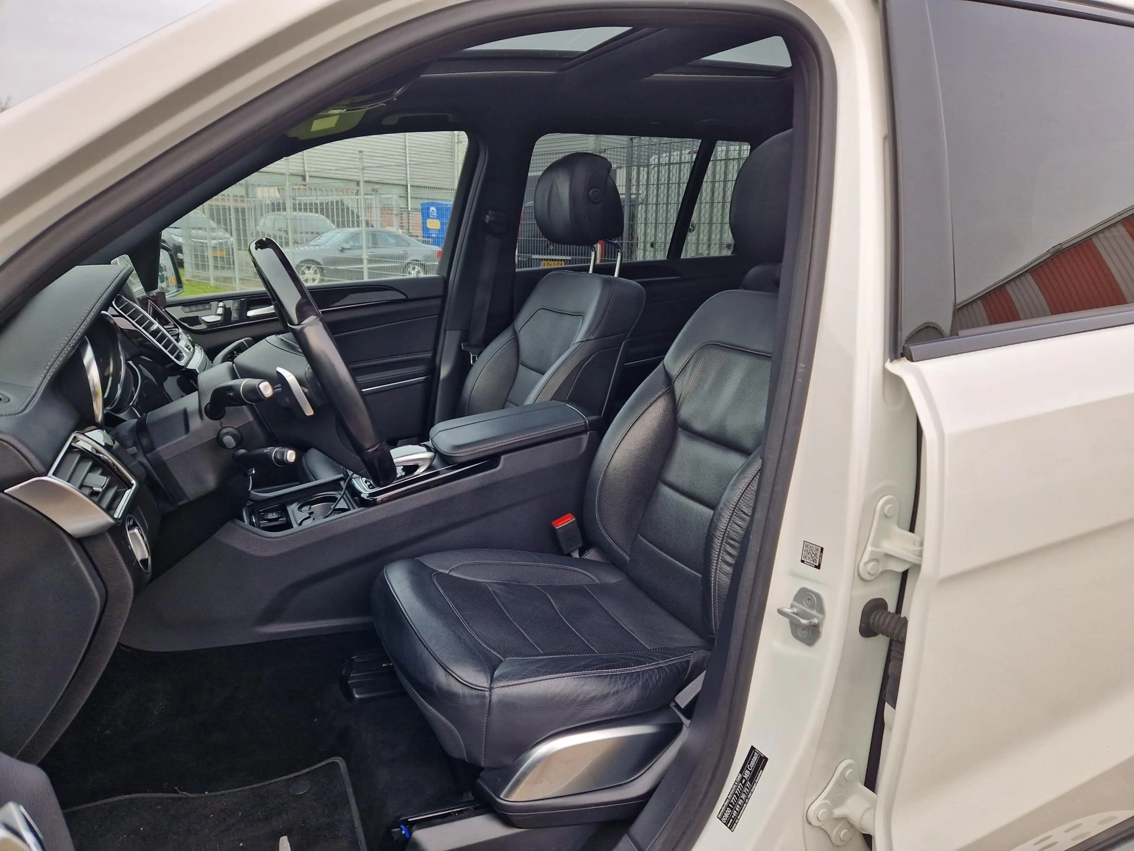 Mercedes-Benz GLS 500 4MATIC — photo 3