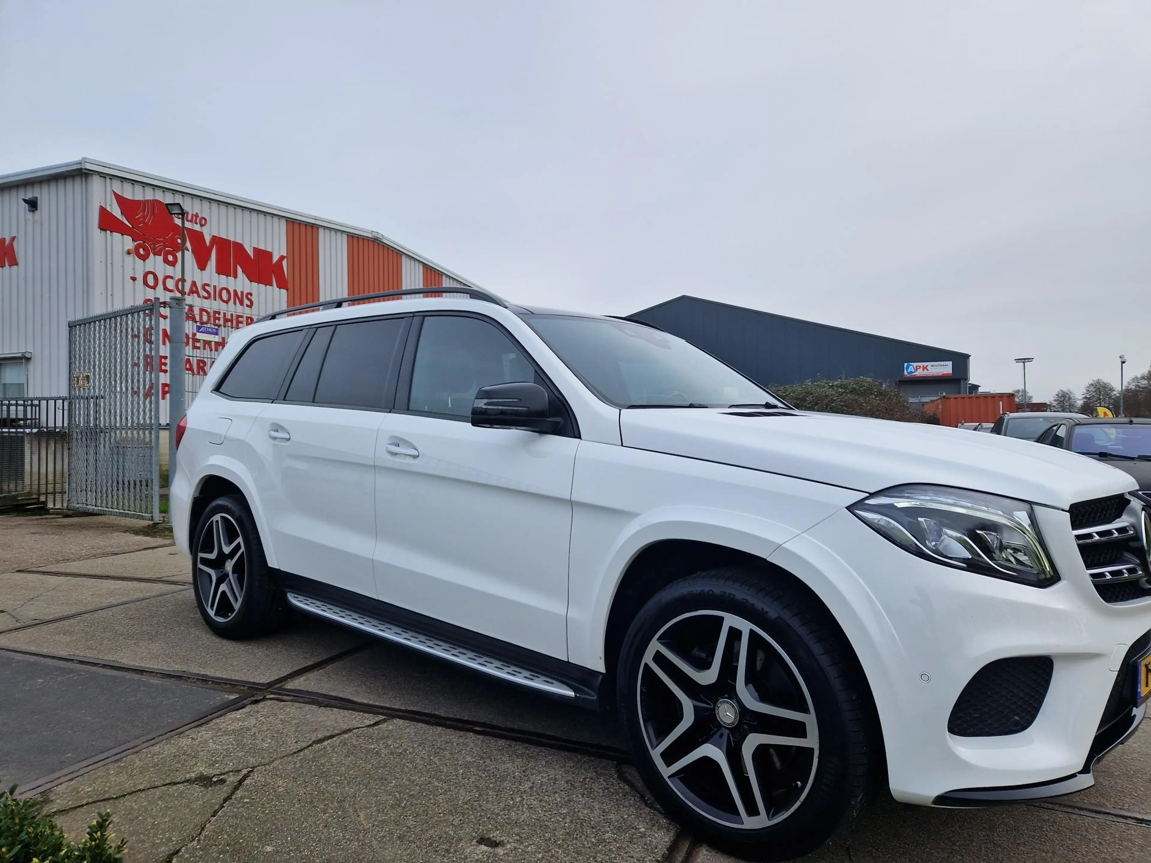 Mercedes-Benz GLS 500 4MATIC — photo 12