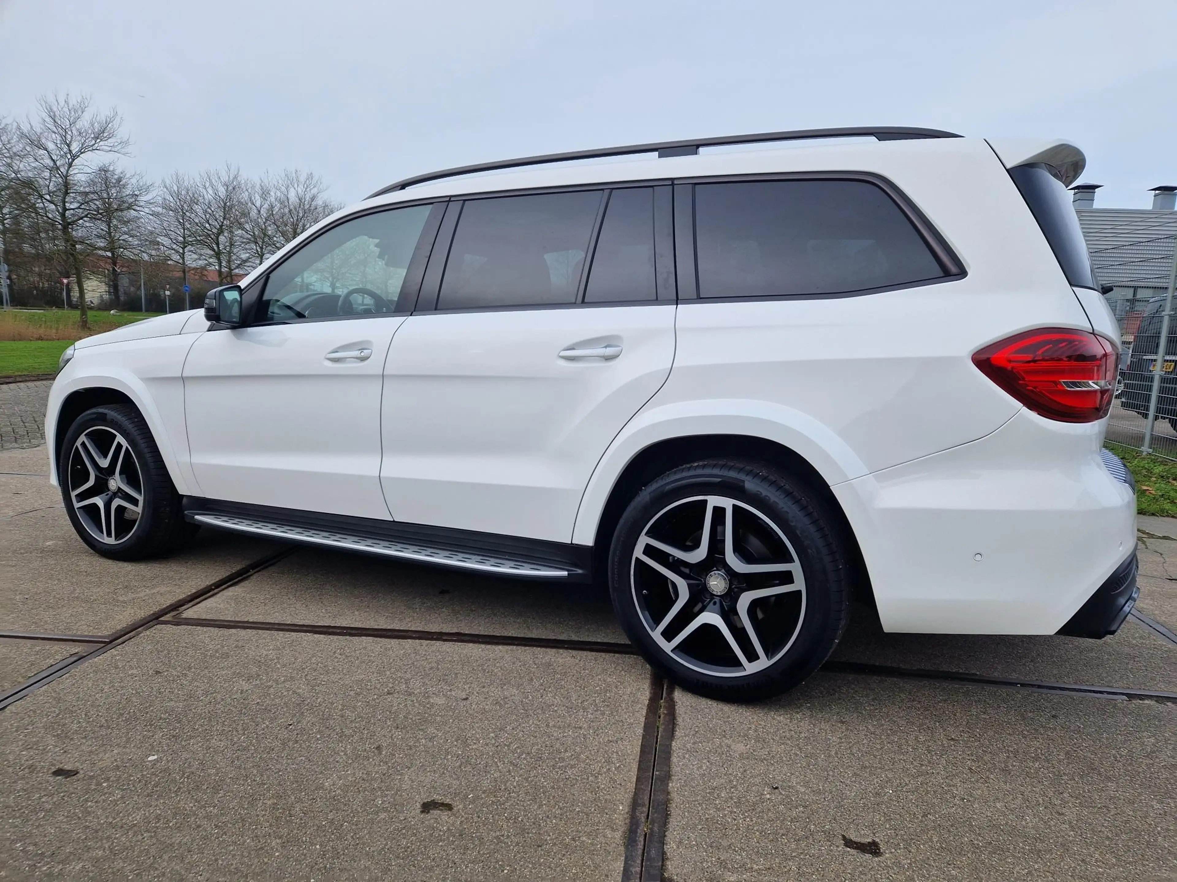 Mercedes-Benz GLS 500 4MATIC — photo 4