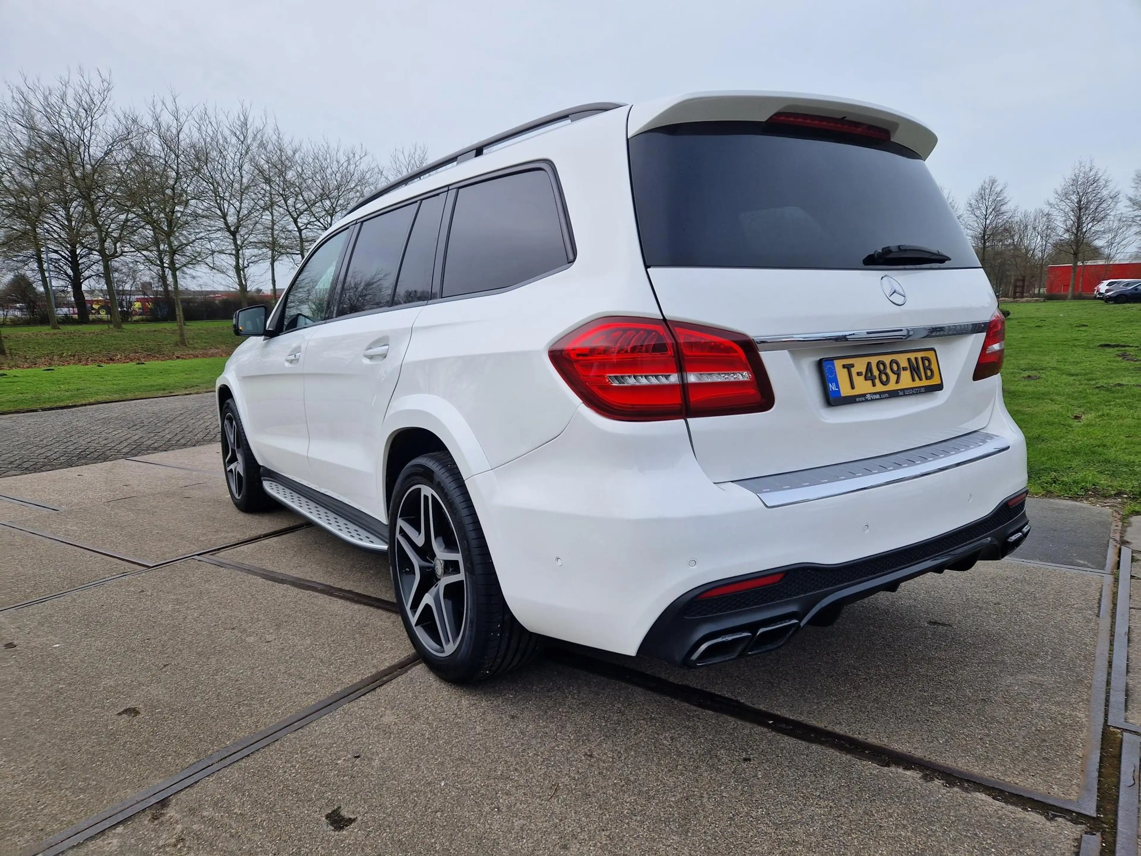 Mercedes-Benz GLS 500 4MATIC — photo 14