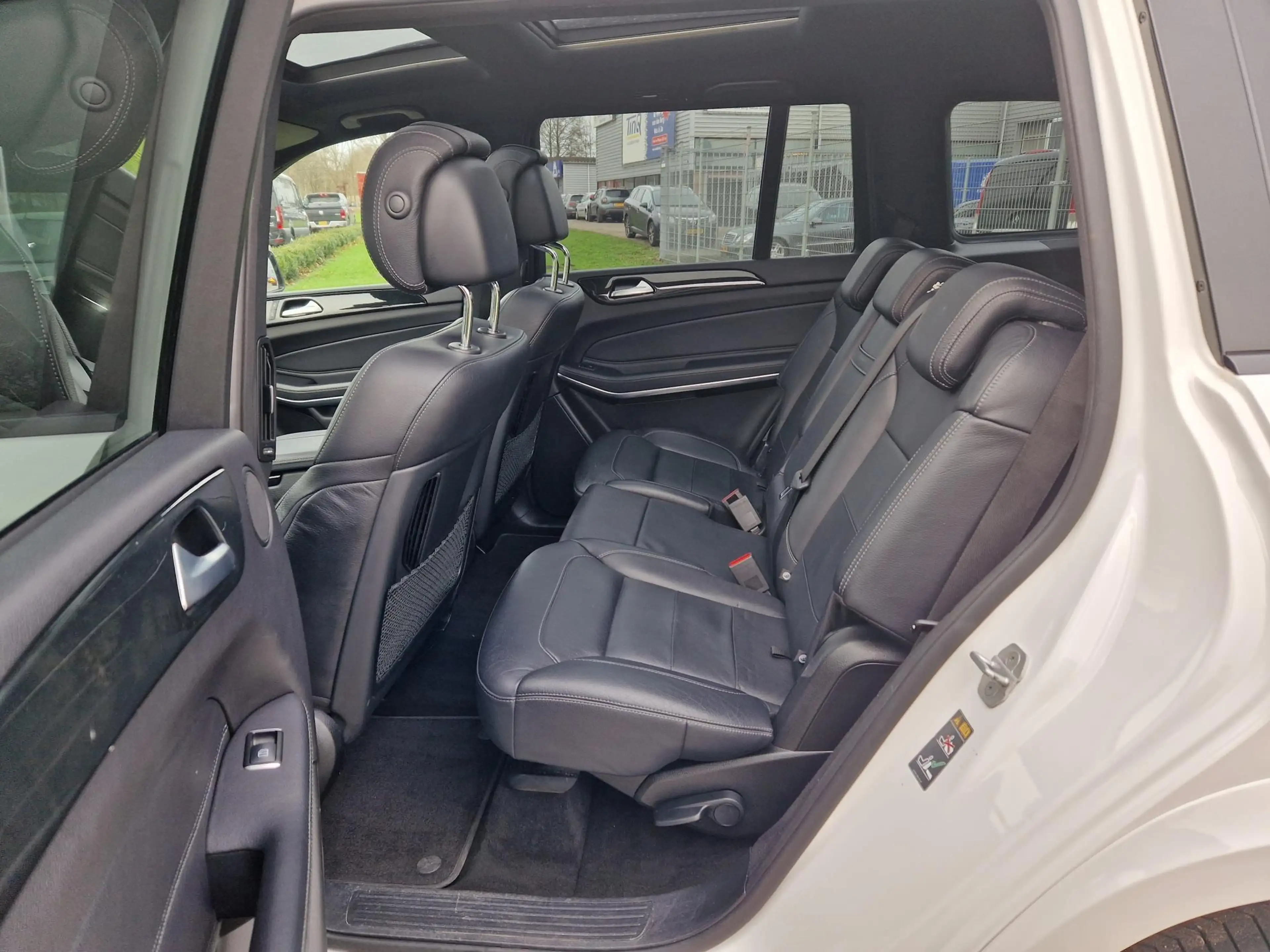 Mercedes-Benz GLS 500 4MATIC — photo 8