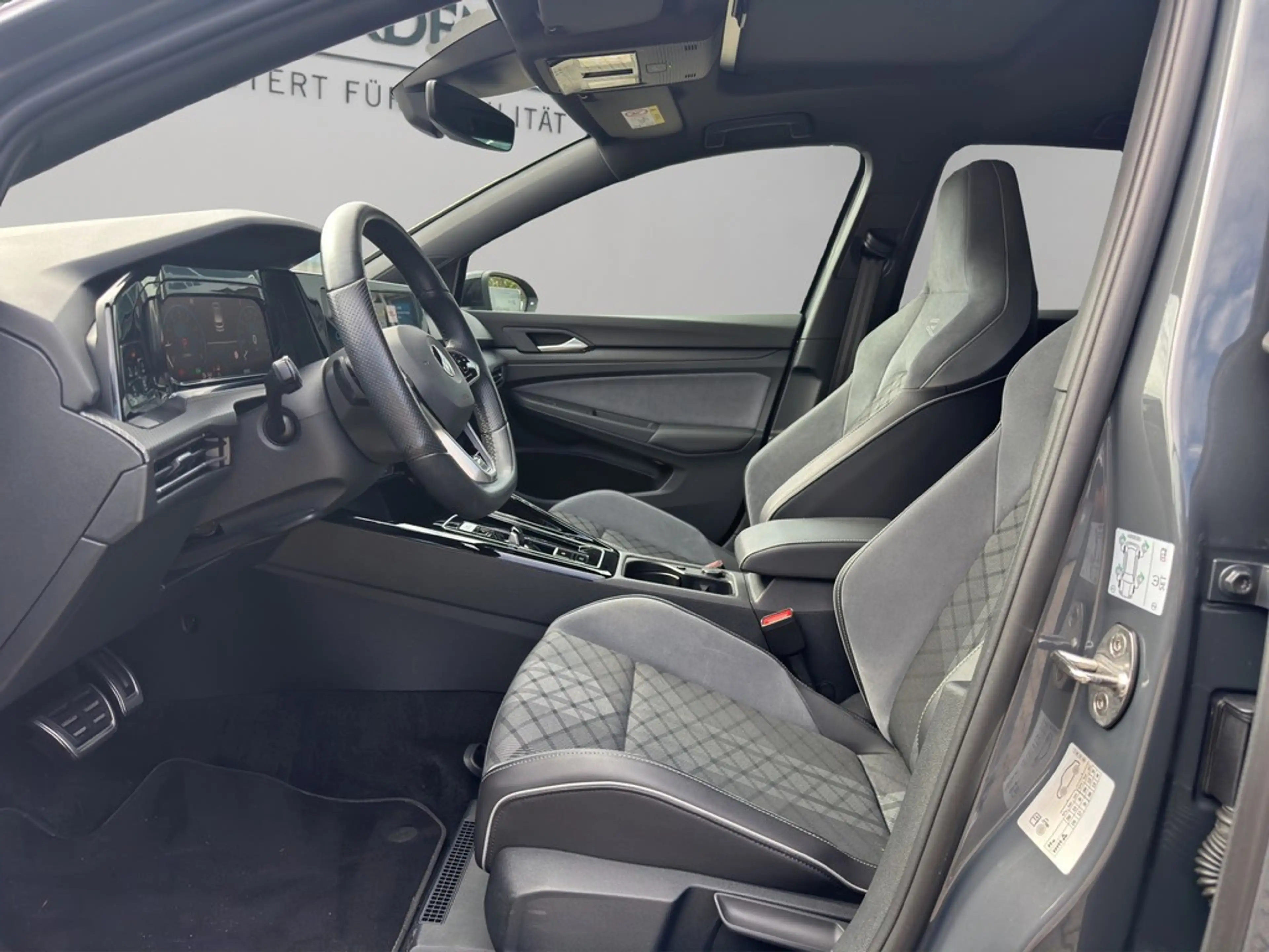 Volkswagen Golf R -Line 1.5 TSI DSG Black Style — photo 11