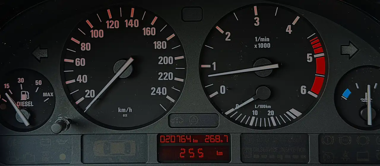 BMW 520 D 136 CV !!! 20.000 KM !!! CARNET D'ENTRETIEN BMW Premier-Propriétaire VOITURE BELGE !!!!! GARANTIE 1 AN, foto 2