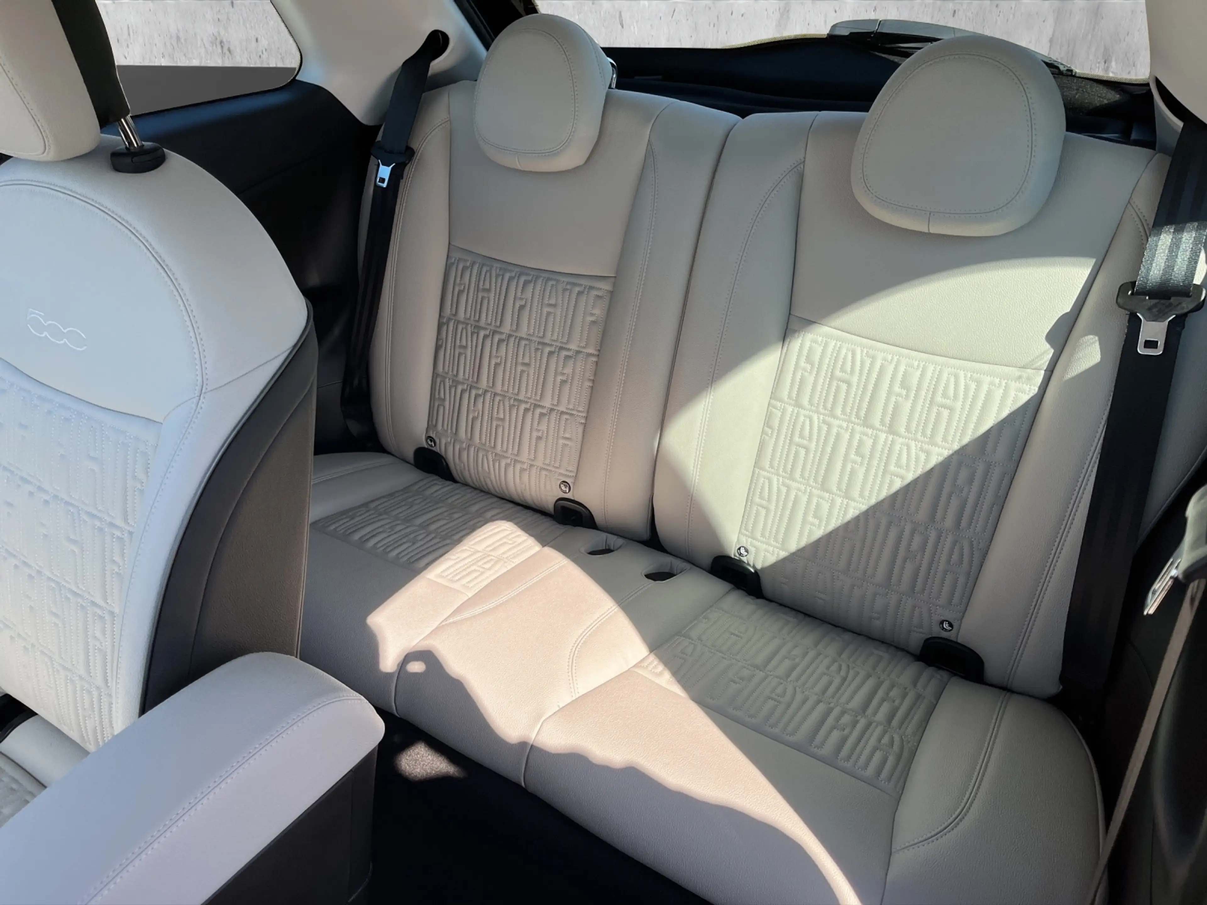 Fiat 500e La Prima 42 Leder-SHZ-CarPlay-Mehrere Farben — photo 12