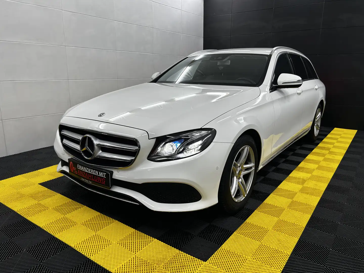 Mercedes-Benz E 220 d Multibeam-LED+Ambient+Kam+AHK+Leder+Temp Blanc - 1
