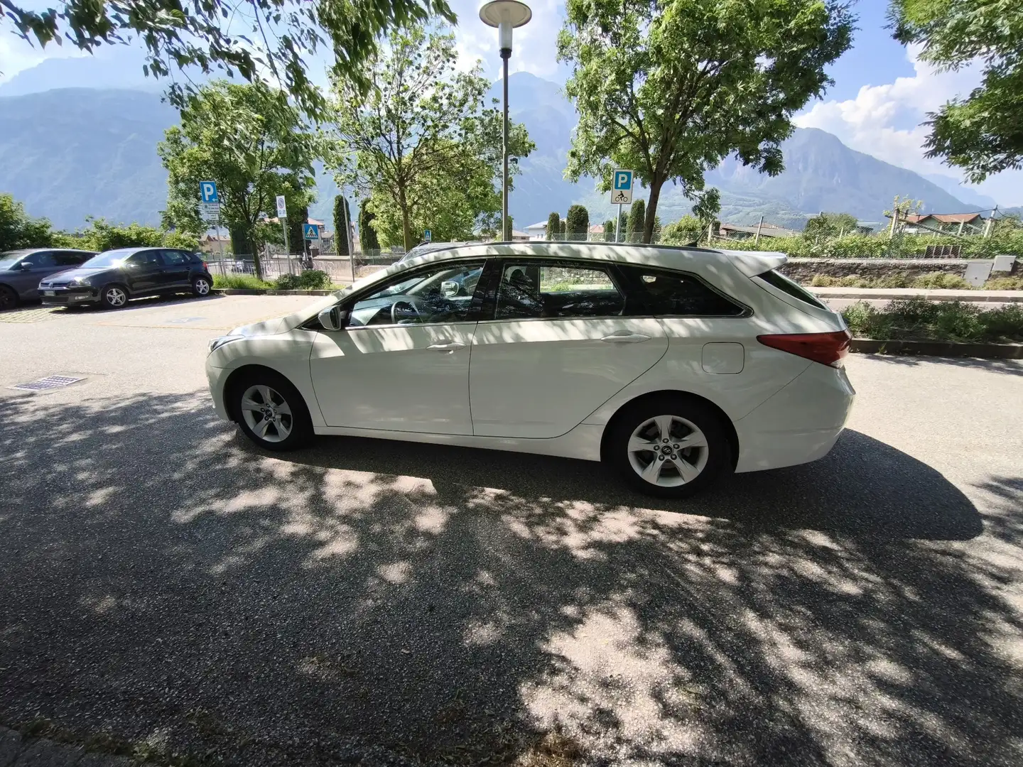 Hyundai i40 Wagon 1.7 crdi Comfort 136cv - 1