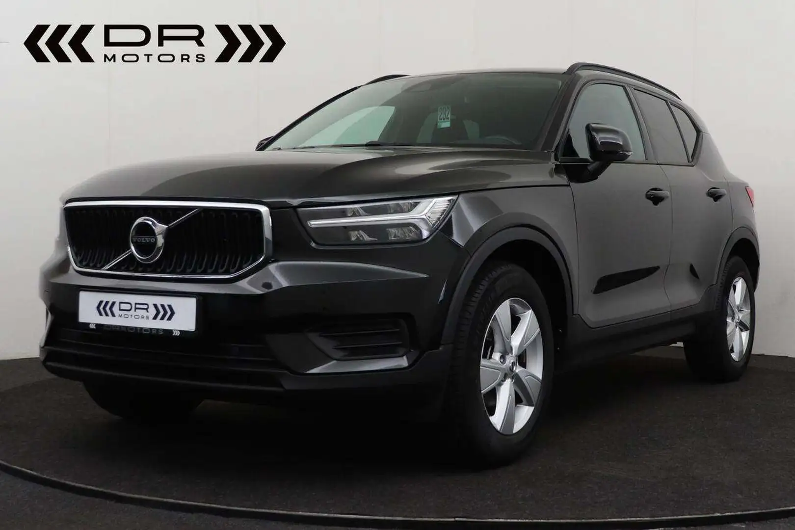 Volvo XC40 Volvo XC40 - T2 MOMENTUM CORE - BLUETOOTH - DAB Noir - 1