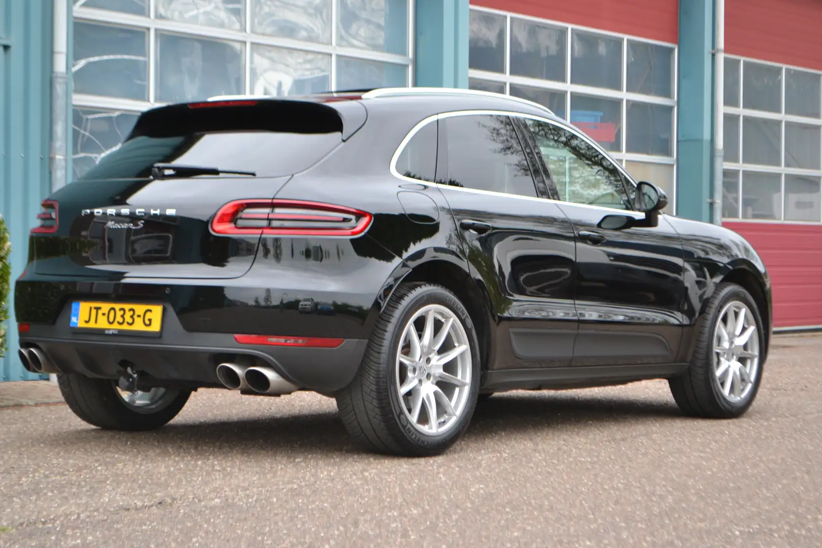 Porsche Macan 3.0 S Zwart - 2