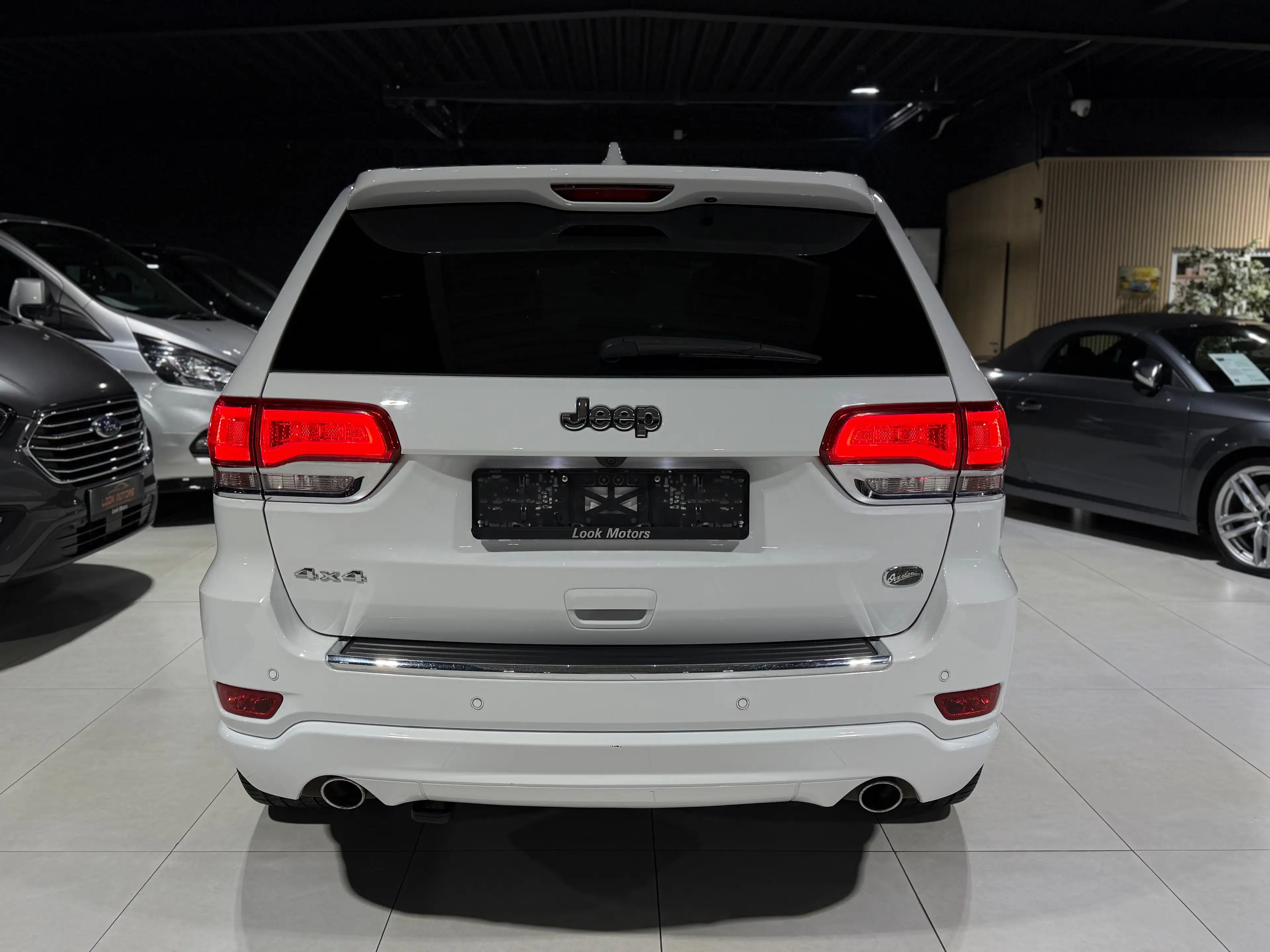 Jeep Grand Cherokee 3.0 V6 TD Overland AUTO CUIR SUSPENSION DISTRONIC PANO FULL FULL — photo 5