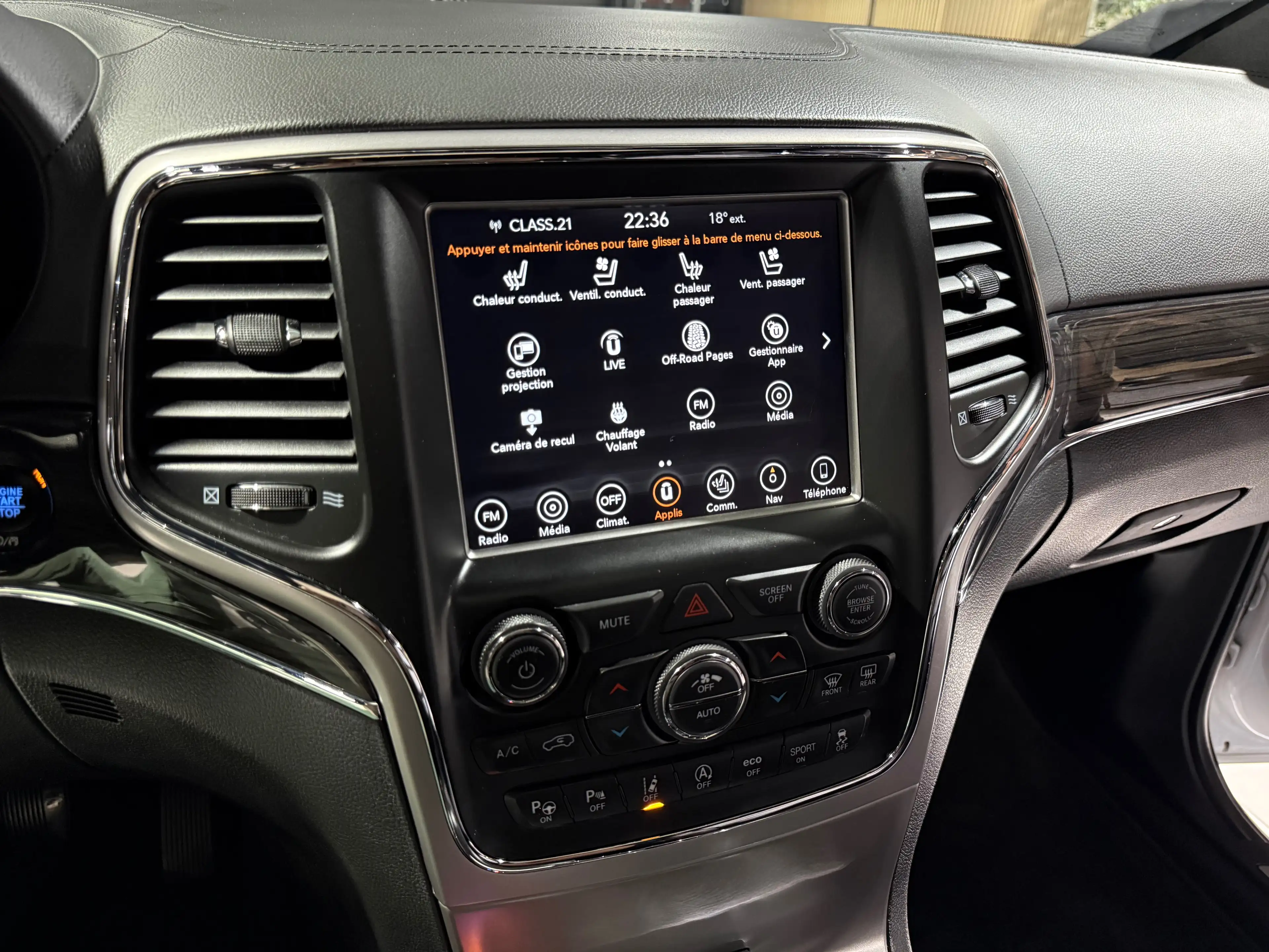 Jeep Grand Cherokee 3.0 V6 TD Overland AUTO CUIR SUSPENSION DISTRONIC PANO FULL FULL — photo 15