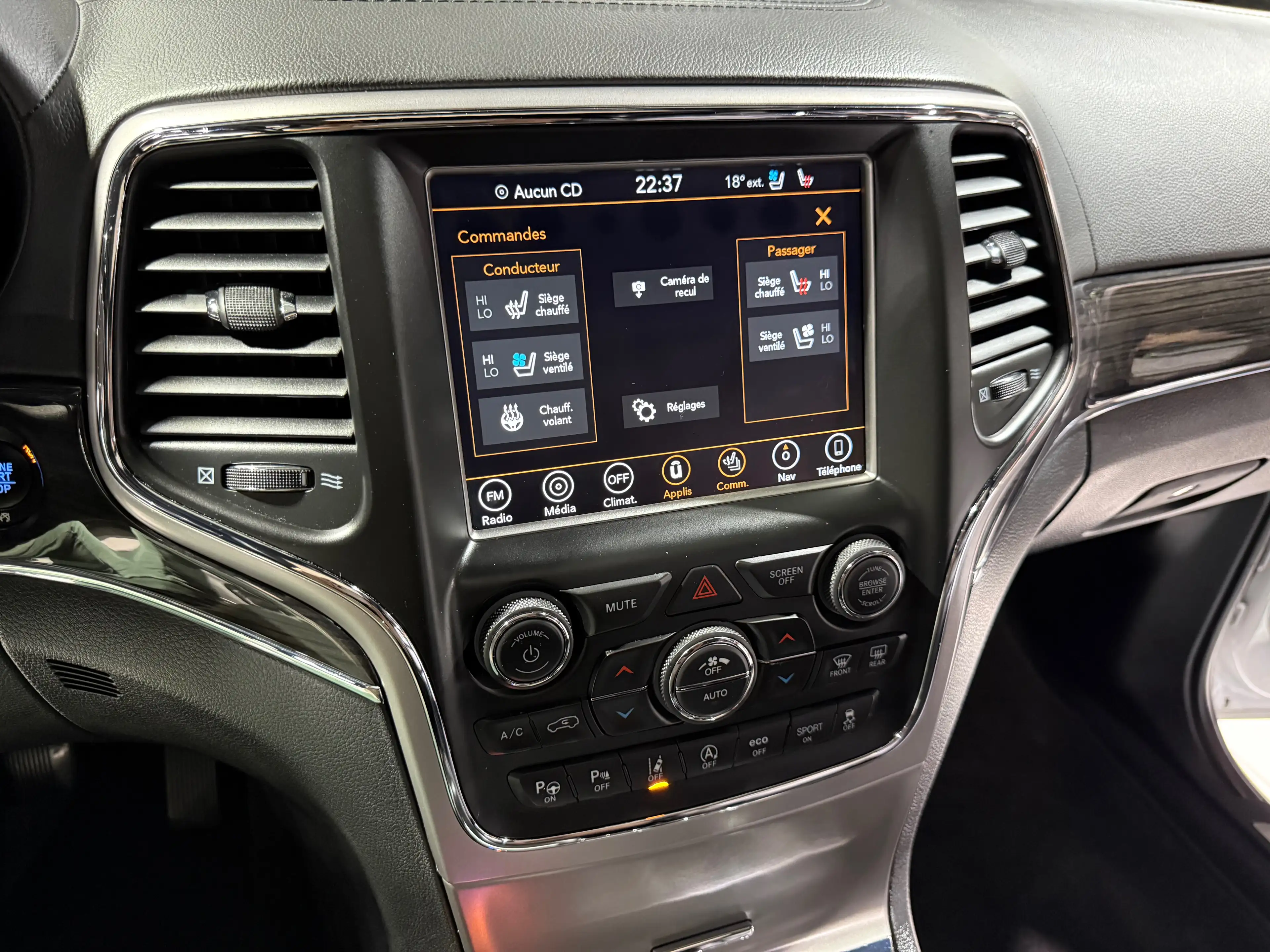 Jeep Grand Cherokee 3.0 V6 TD Overland AUTO CUIR SUSPENSION DISTRONIC PANO FULL FULL — photo 14