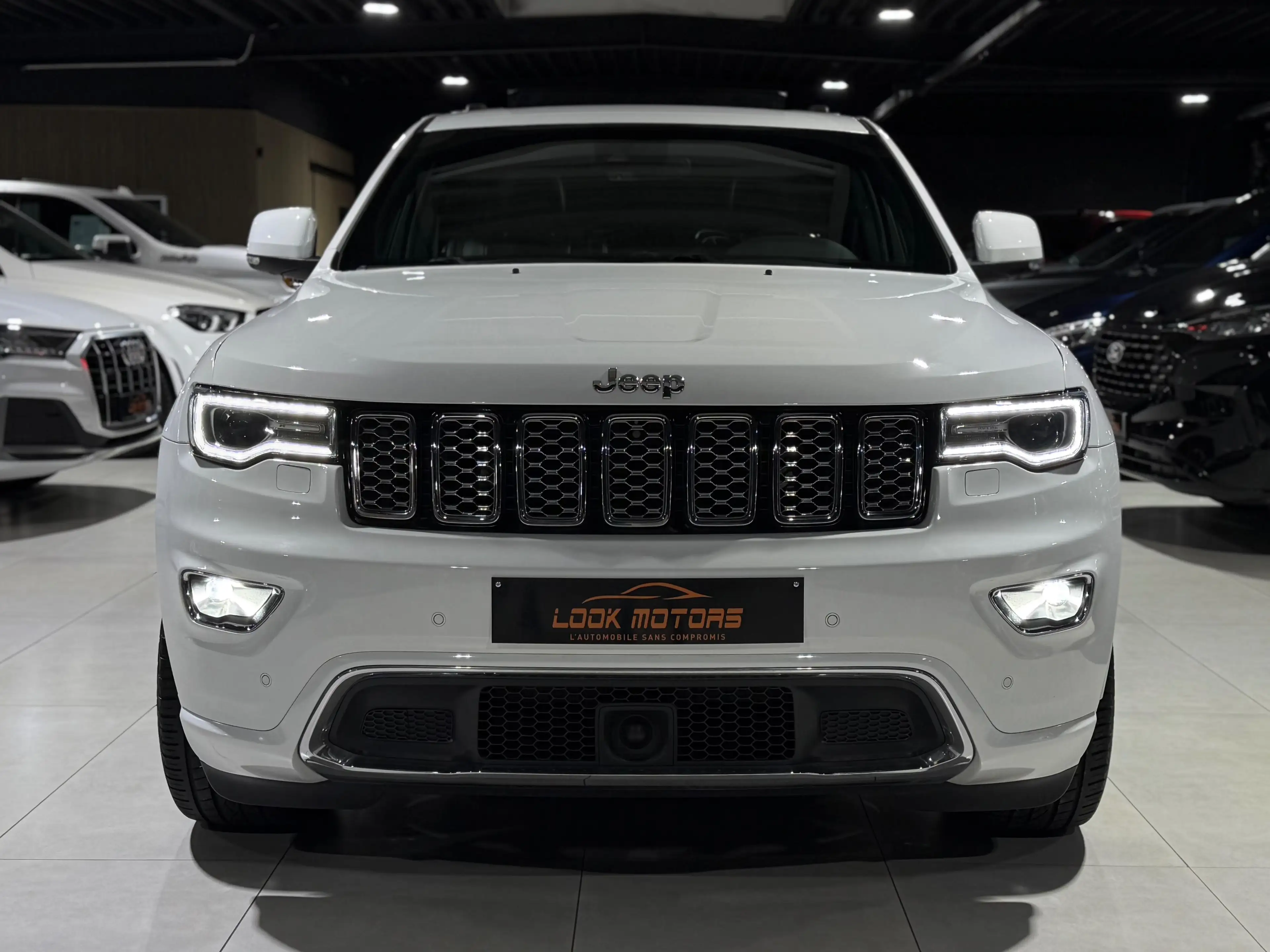 Jeep Grand Cherokee 3.0 V6 TD Overland AUTO CUIR SUSPENSION DISTRONIC PANO FULL FULL — photo 2