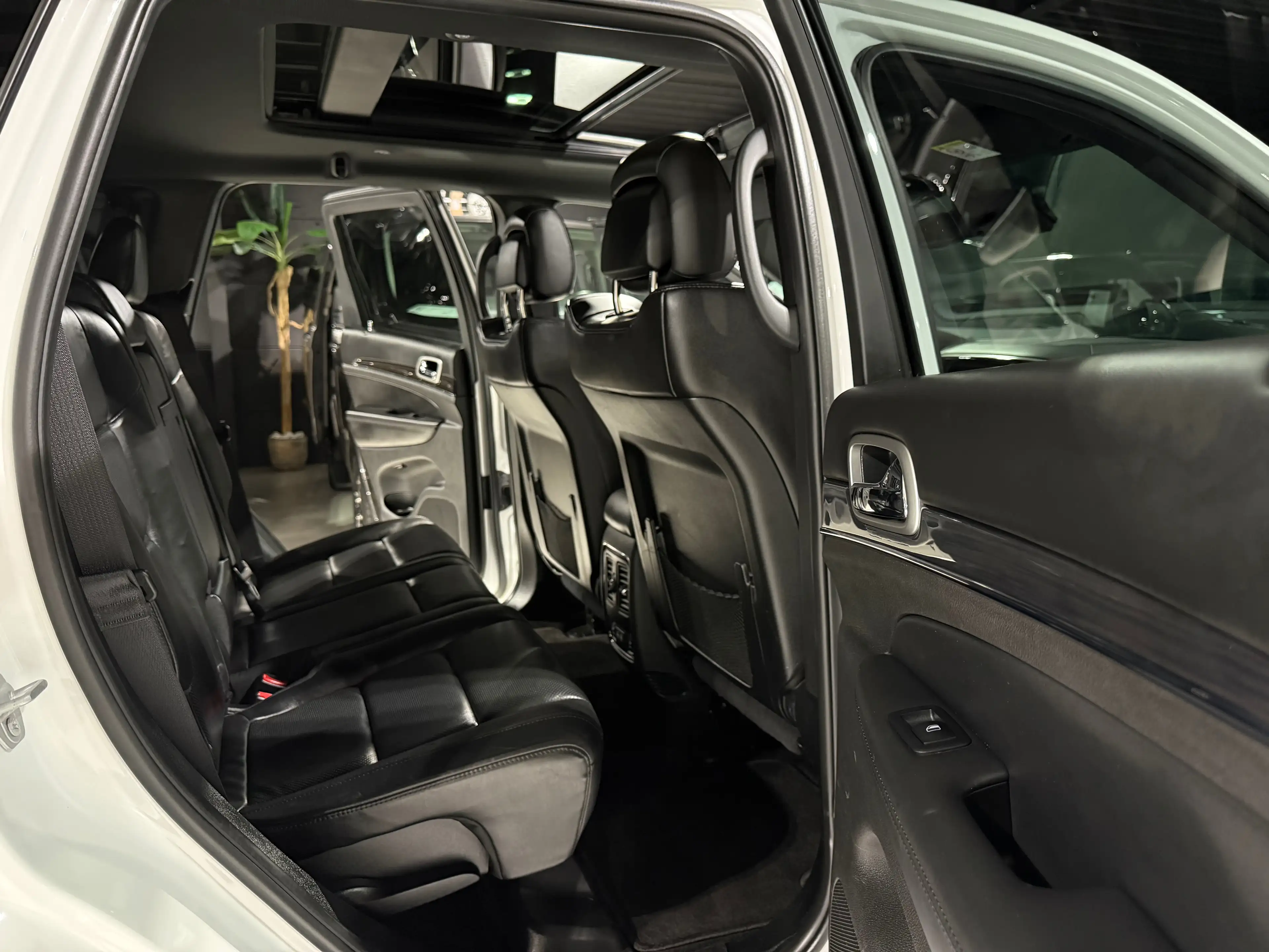 Jeep Grand Cherokee 3.0 V6 TD Overland AUTO CUIR SUSPENSION DISTRONIC PANO FULL FULL — photo 11