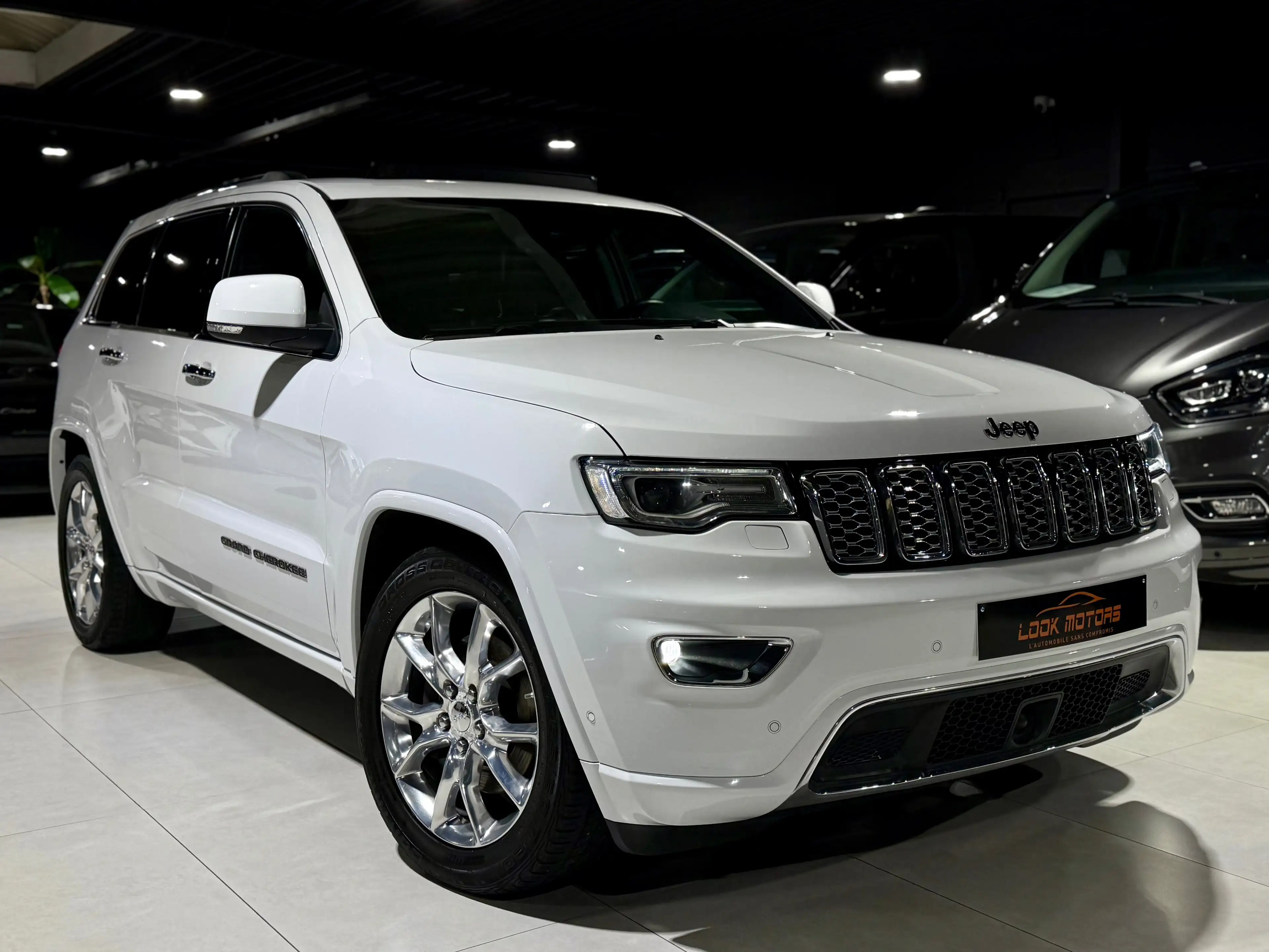 Jeep Grand Cherokee 3.0 V6 TD Overland AUTO CUIR SUSPENSION DISTRONIC PANO FULL FULL — photo 3
