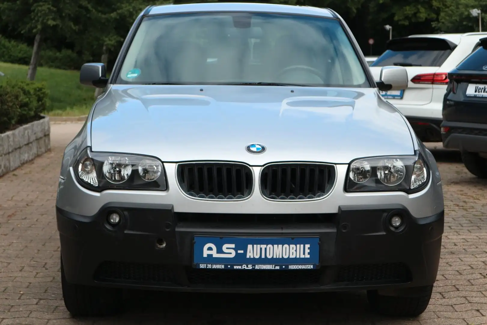 BMW X3 2.0d *PANO / PDC / SHZ / HU/AU 01/2027 / AHK* Silber - 2
