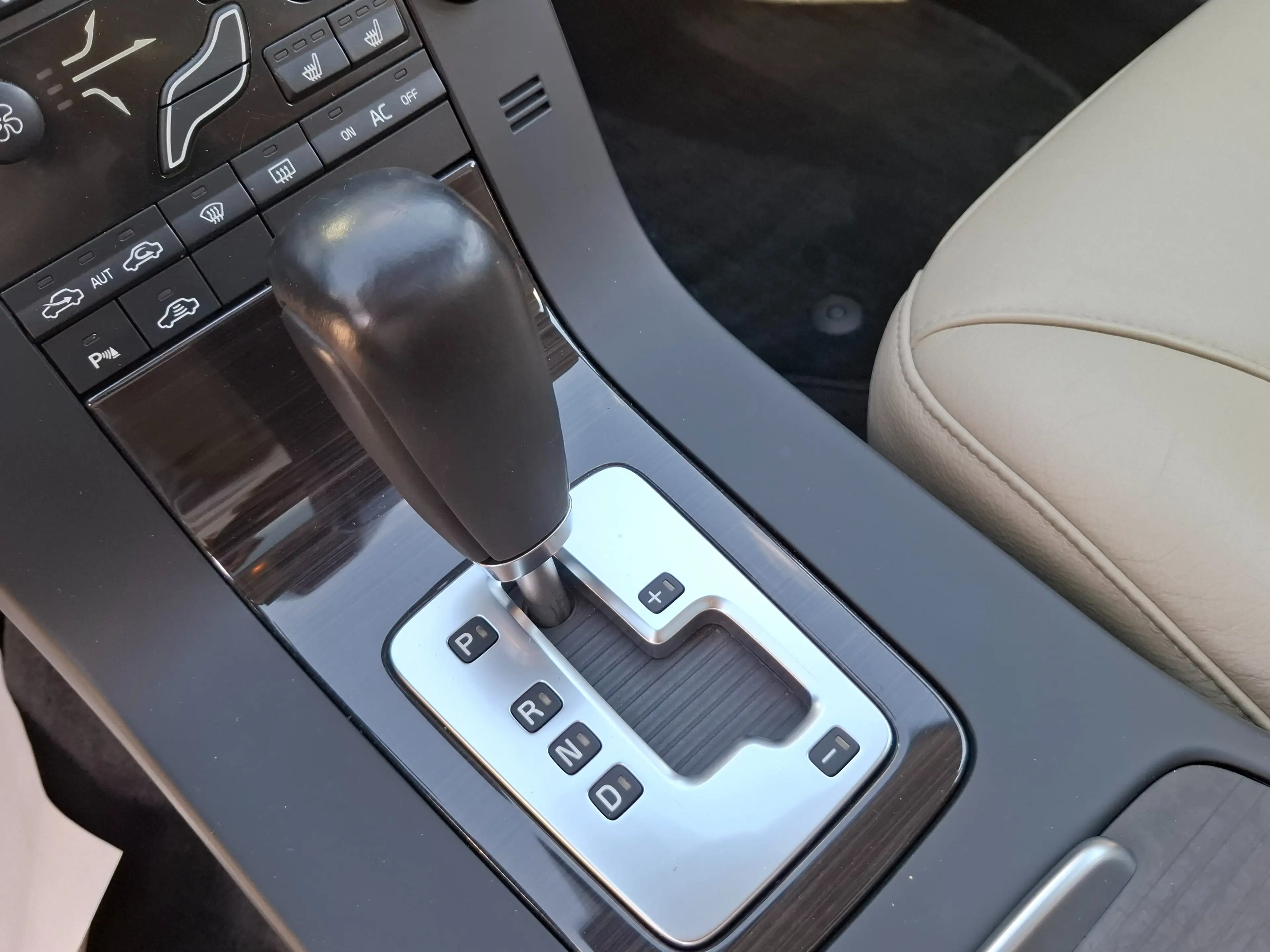 Volvo V70 Momentum 1.Besitz+Leder+SD+Service lückenlos — photo 13