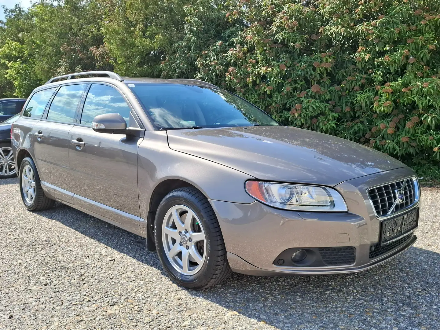 Volvo V70 Momentum 1.Besitz+Leder+SD+Service lückenlos Grau - 1