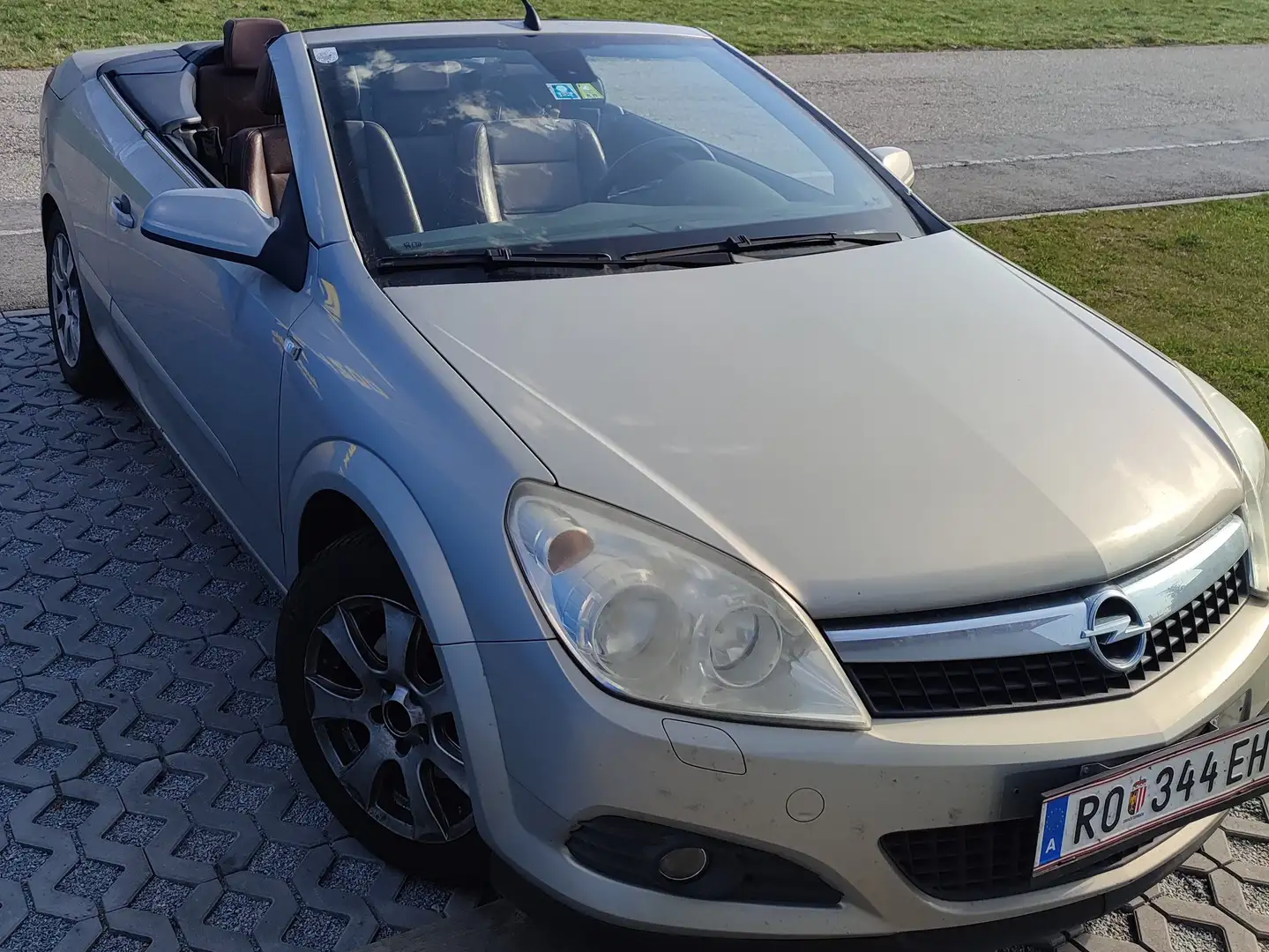 Opel Astra Astra Twin Top Cosmo 1,6 Cosmo Grau - 1