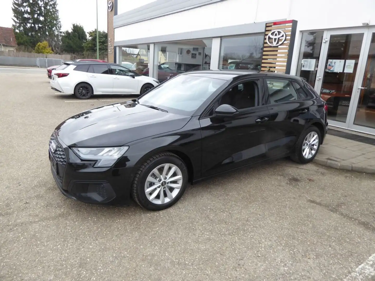 Audi A3 SB 35 TDI S-tronic *LED*AHK*LEDER* Schwarz - 2