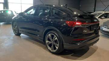 82 kWh 40 S-line Sportback Black pack!