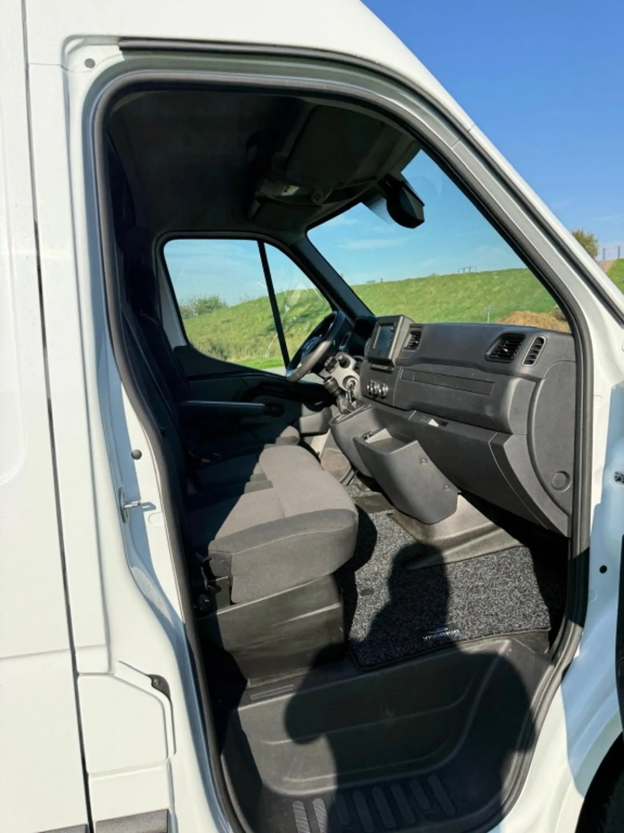 Renault Master T35 2.3dCi L3H2 W.E. — photo 8
