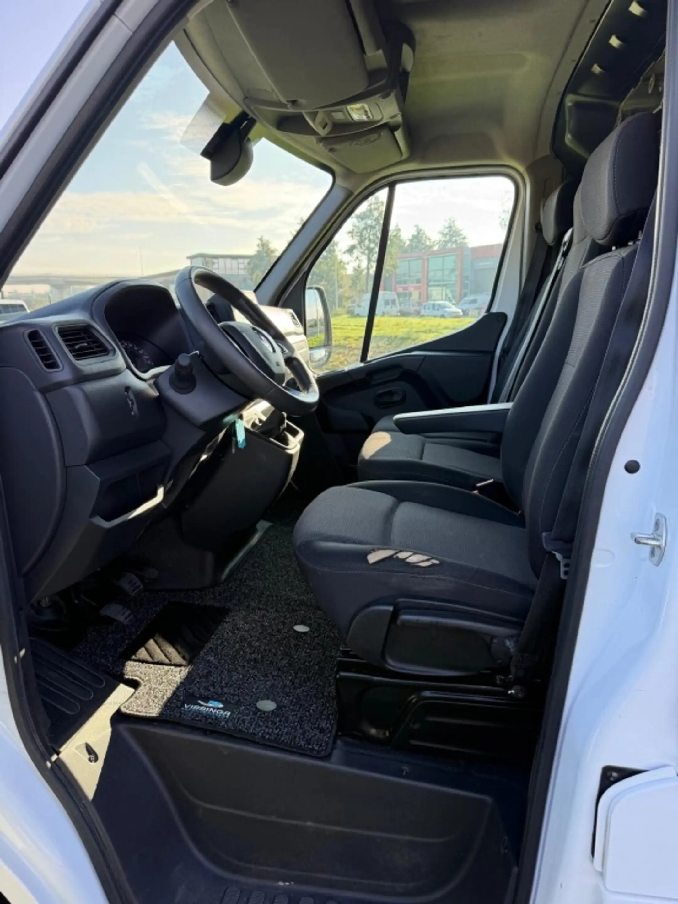 Renault Master T35 2.3dCi L3H2 W.E. — photo 2