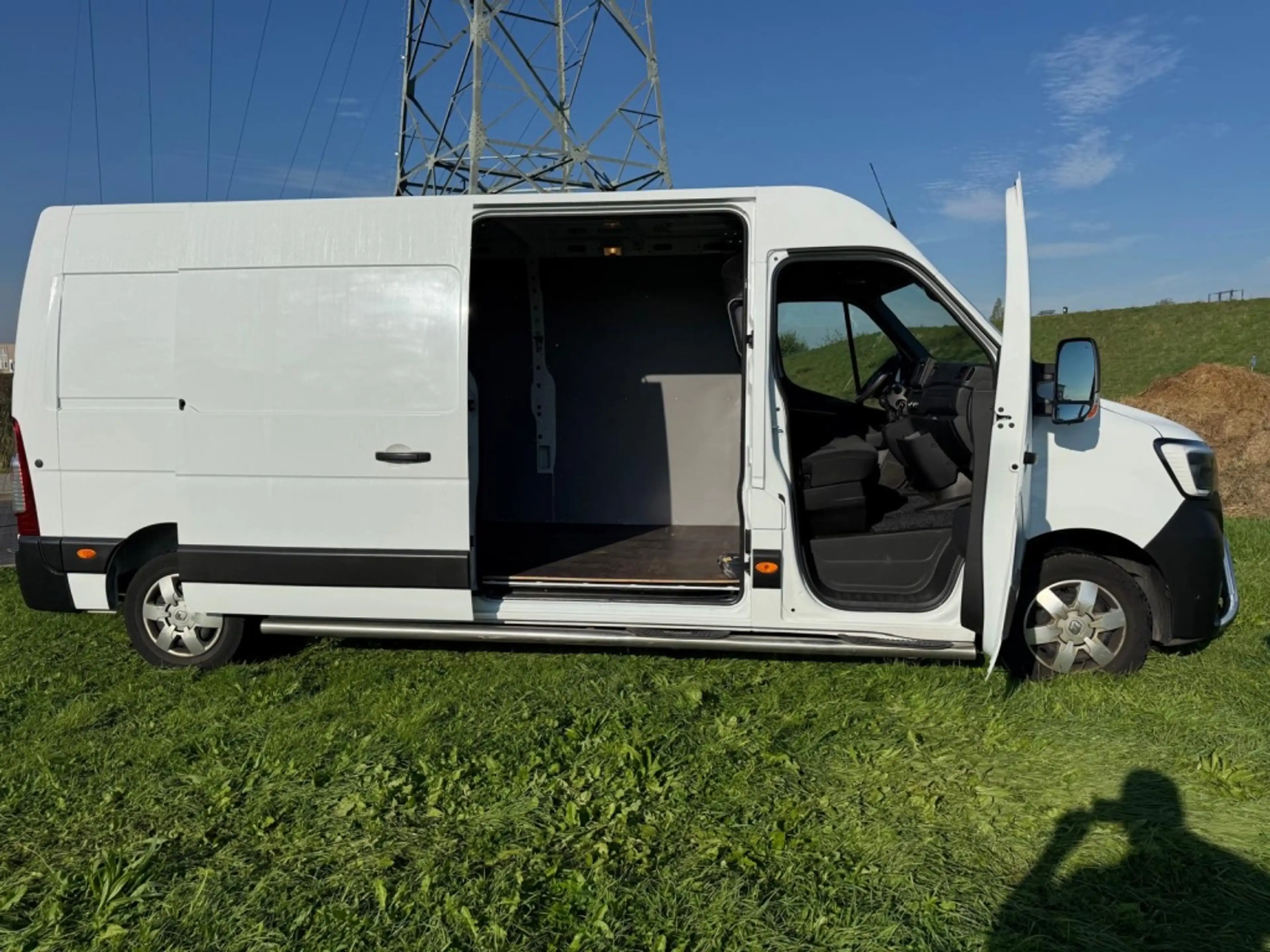 Renault Master T35 2.3dCi L3H2 W.E. — photo 11