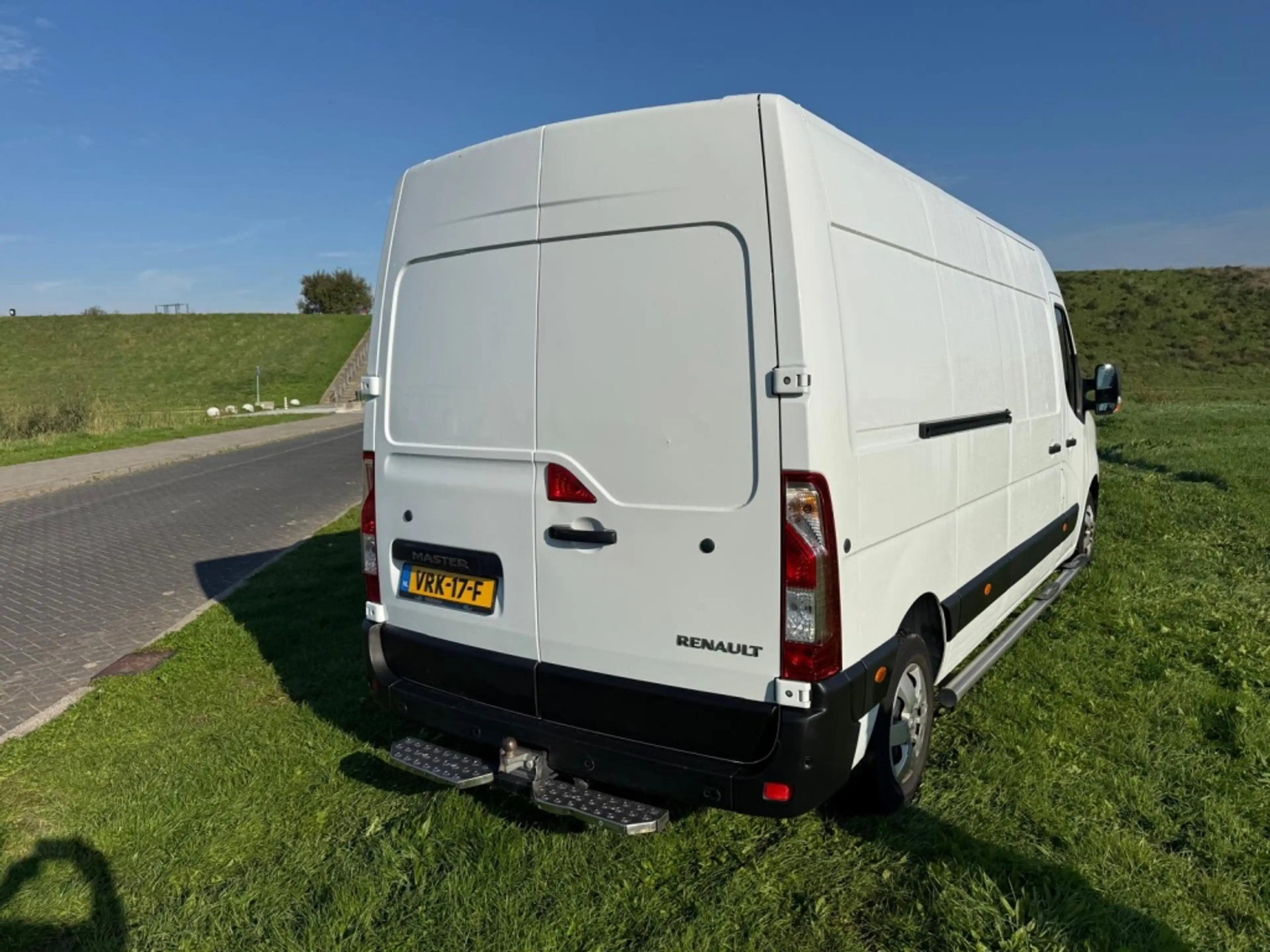 Renault Master T35 2.3dCi L3H2 W.E. — photo 13