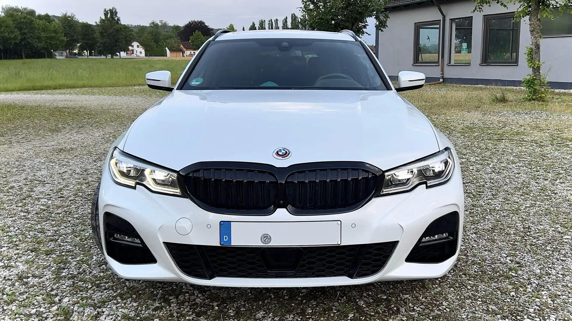 BMW 330 330 e xDrive M Sport Weiß - 1