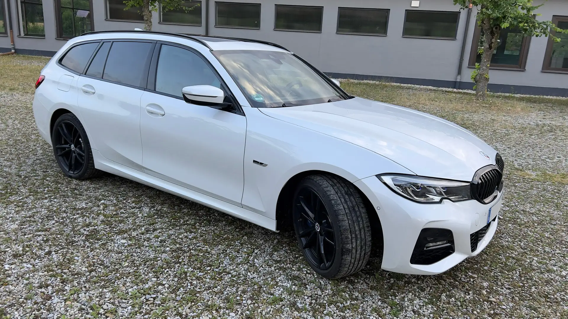 BMW 330 330 e xDrive M Sport Weiß - 2