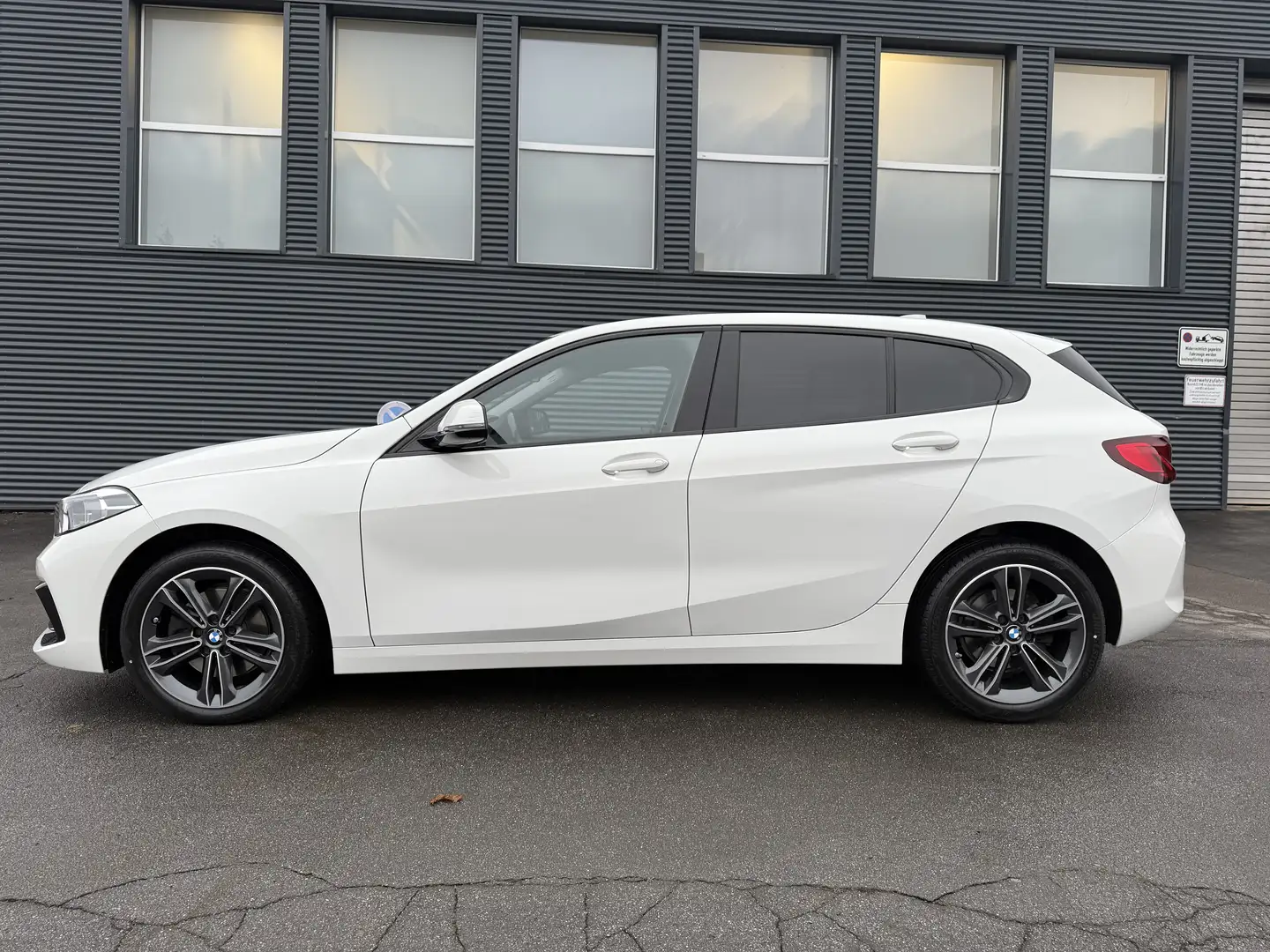 BMW 118 Sport Line1Hand Navi Prof Apple Carplay LED 17 Zol Weiß - 2