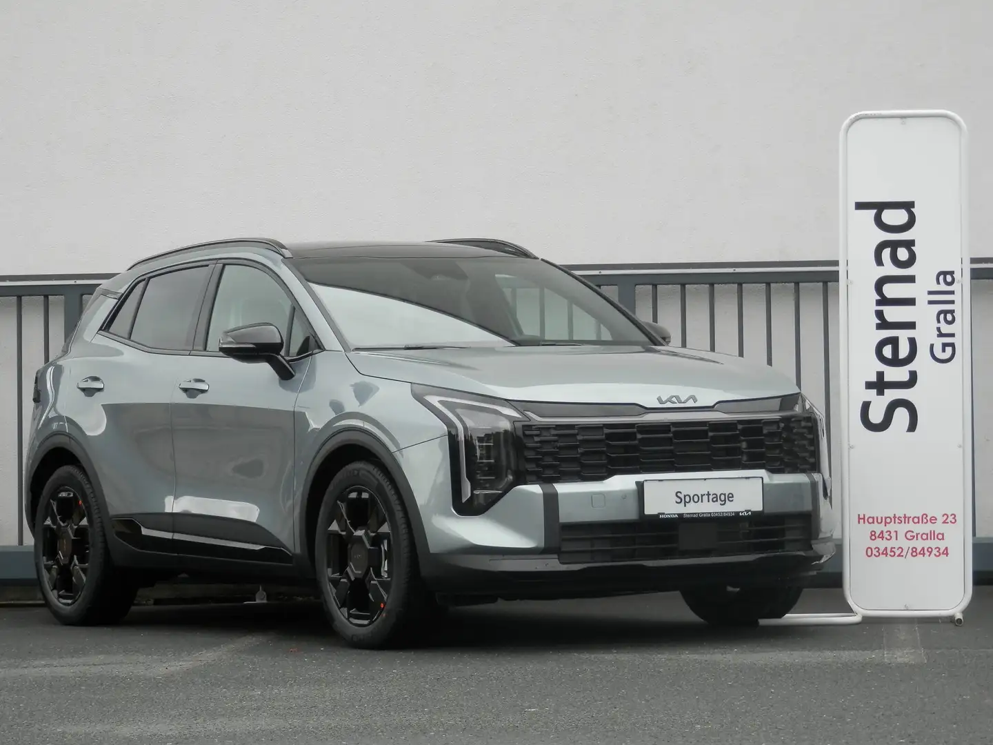 Kia Sportage 1,6 TGDI Black Edition DCT & Panorama SD Silber - 2
