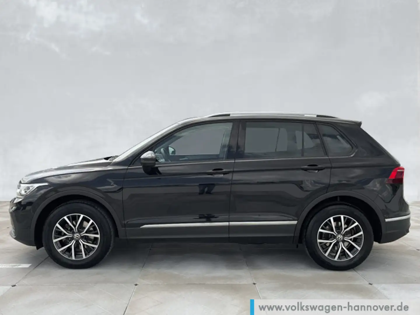 Volkswagen Tiguan 1.5 TSI Life Navi AHK STHZG LED HUD DigCo Zwart - 2