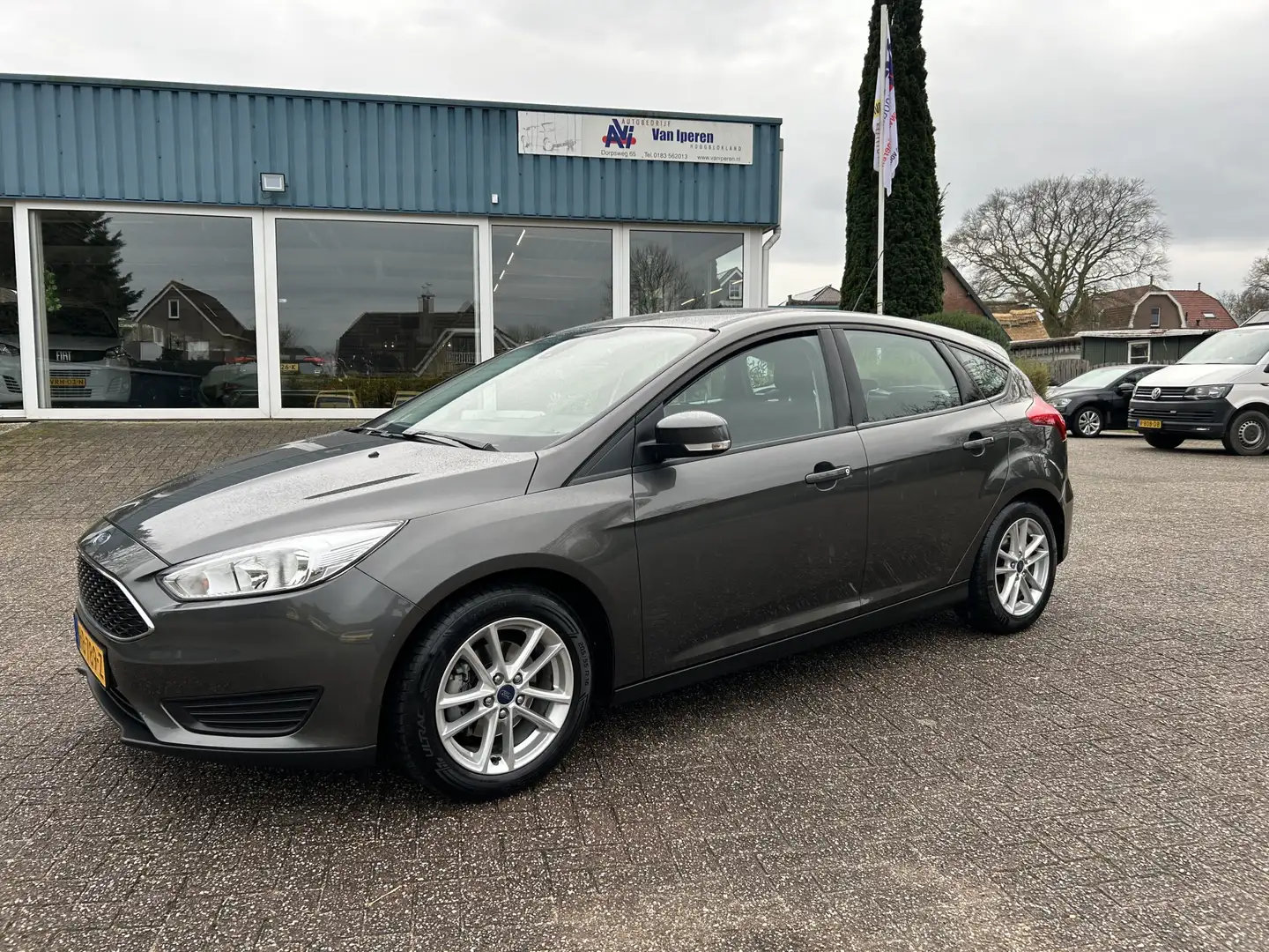Ford Focus 1.0 Trend Edition Gris - 1
