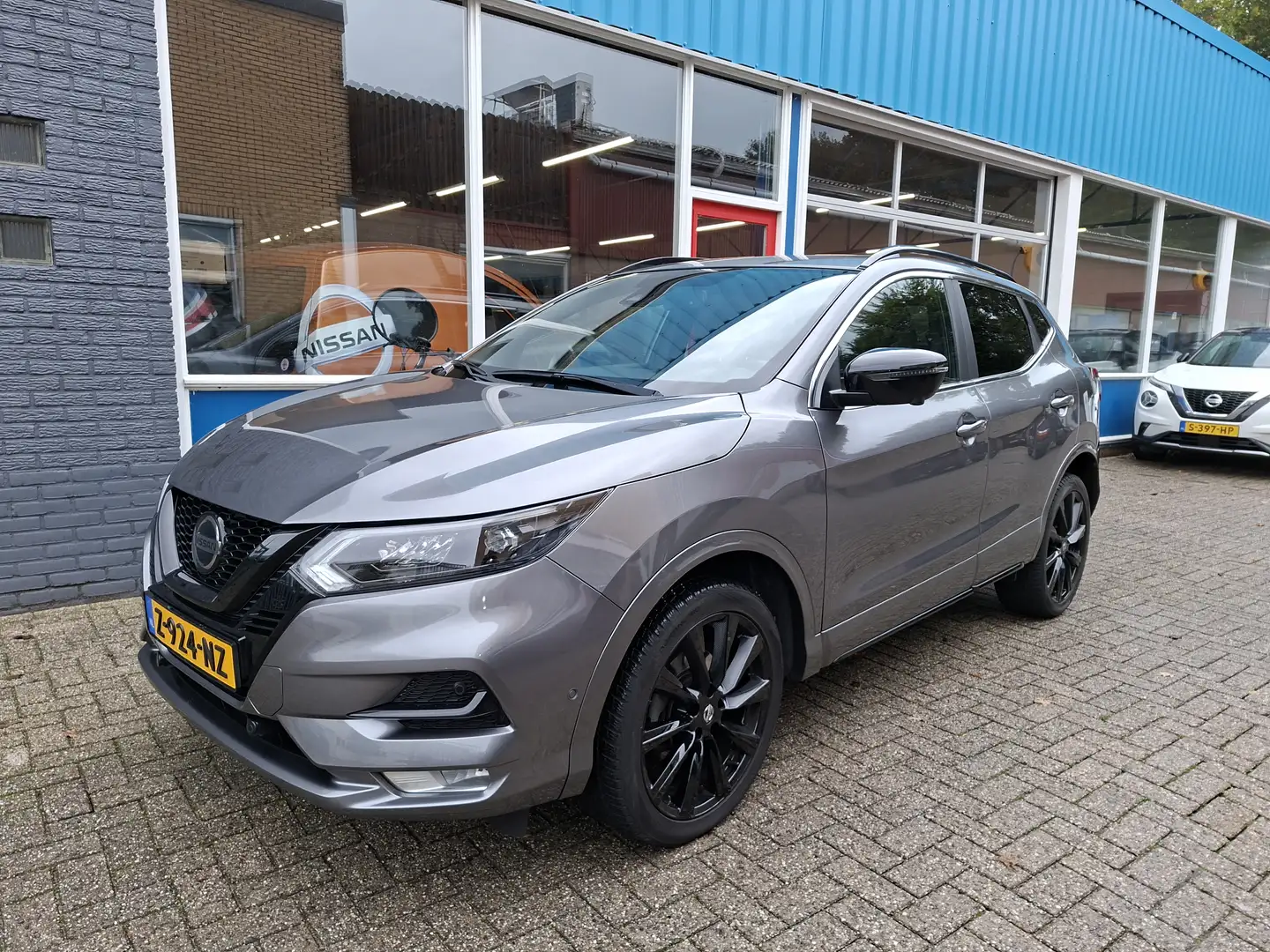 Nissan Qashqai 1.3 DIG-T N-TEC AUTOMAAT RIJKLAAR Grijs - 2
