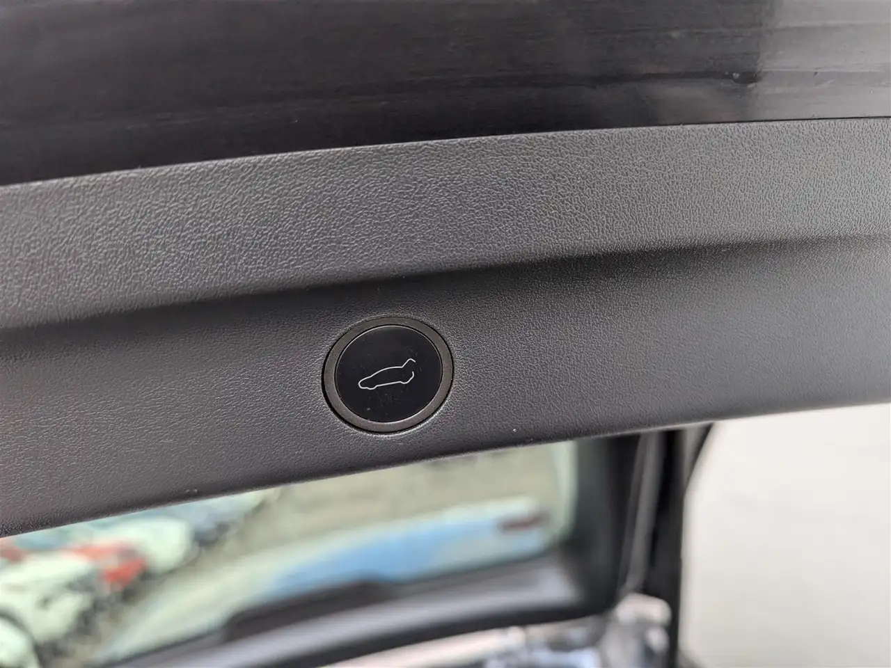 Tesla Model Y снимка Tesla Model Y