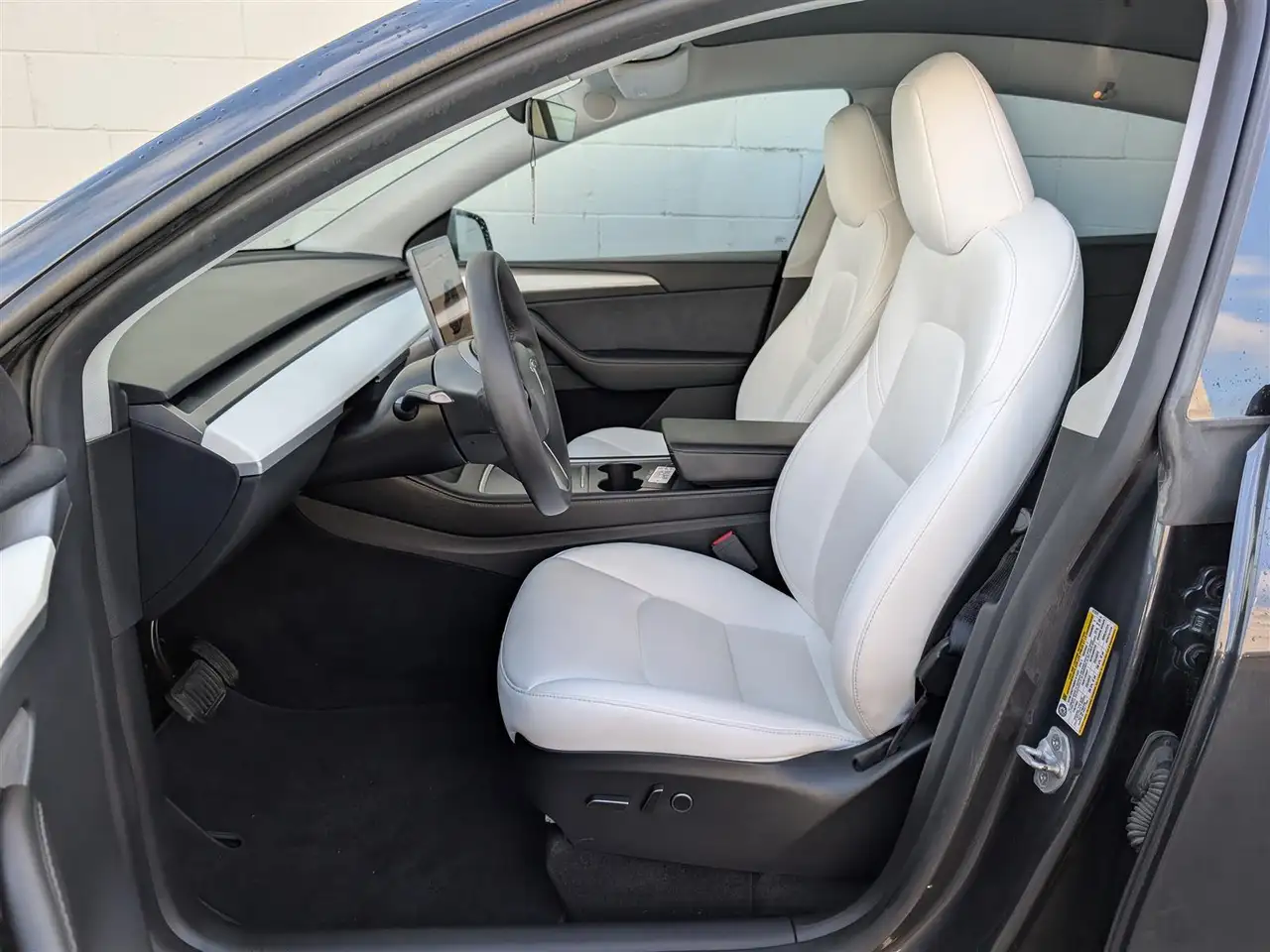 Tesla Model Y снимка Tesla Model Y