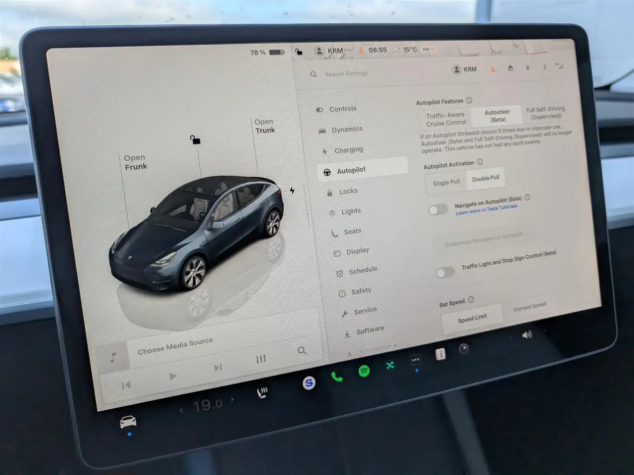 Tesla Model Y снимка Tesla Model Y