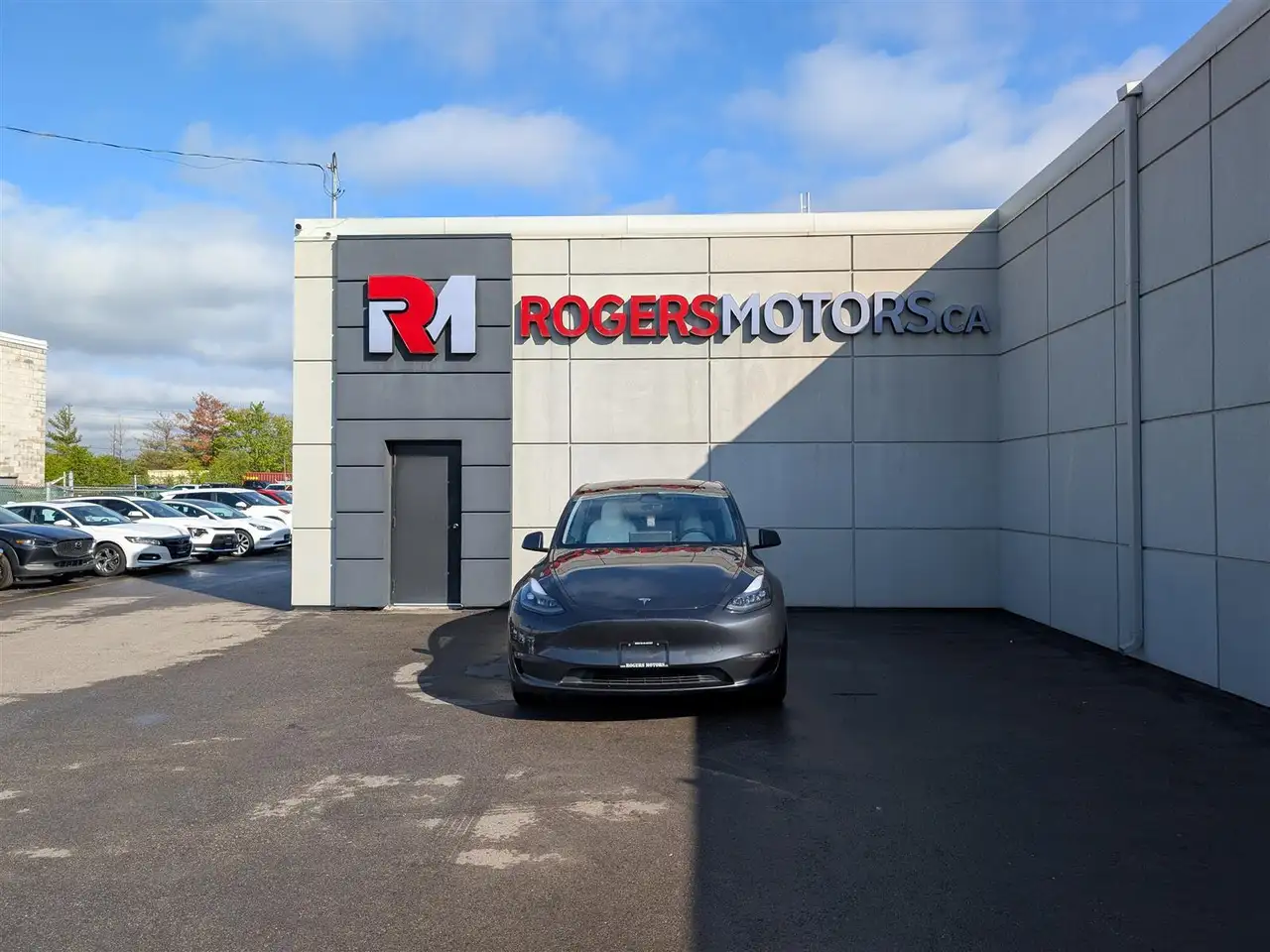 Tesla Model Y снимка Tesla Model Y