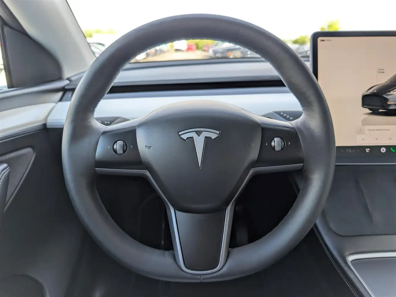 Tesla Model Y снимка Tesla Model Y