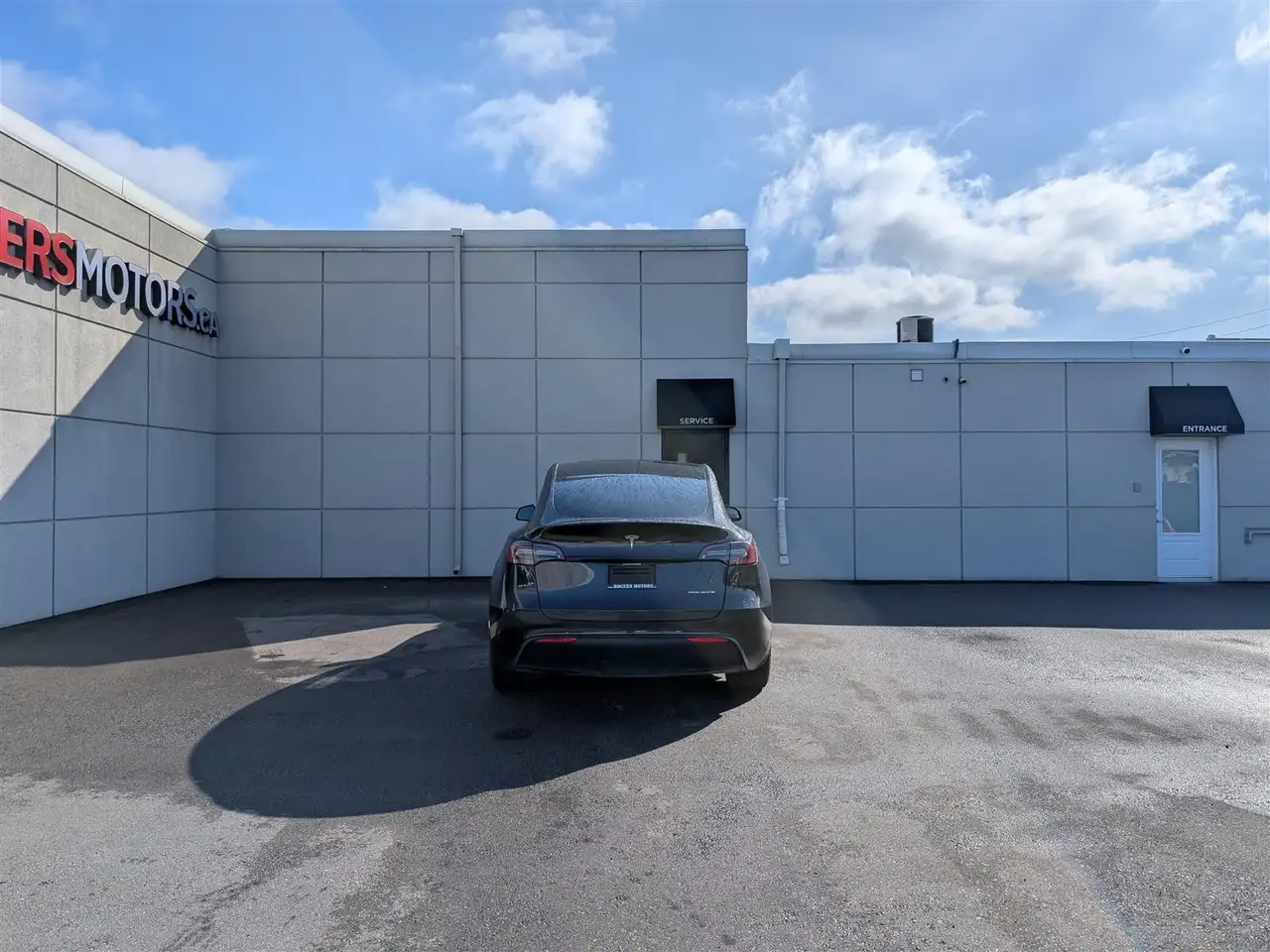 Tesla Model Y снимка Tesla Model Y