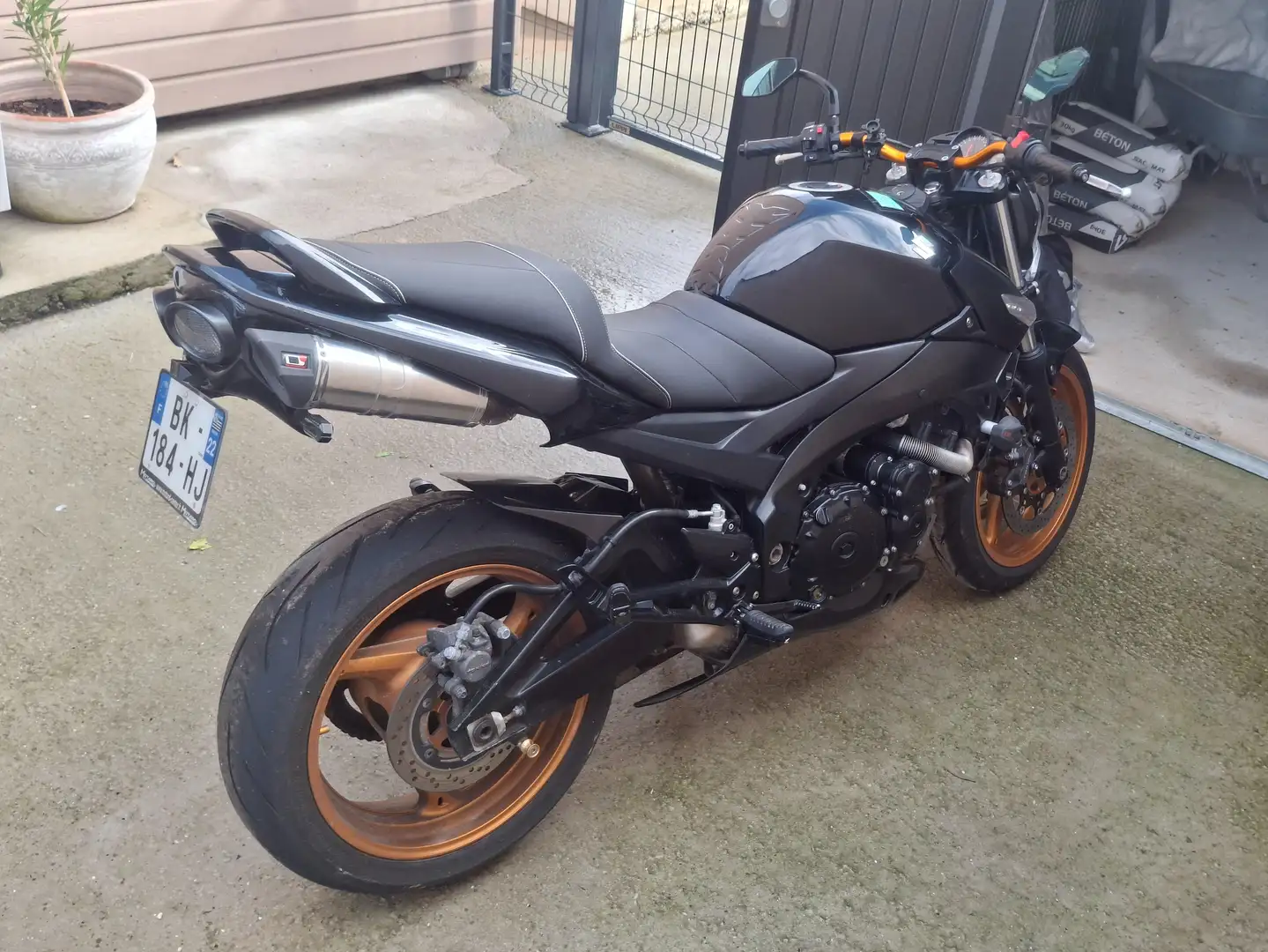 Suzuki GSR 600 Noir - 2