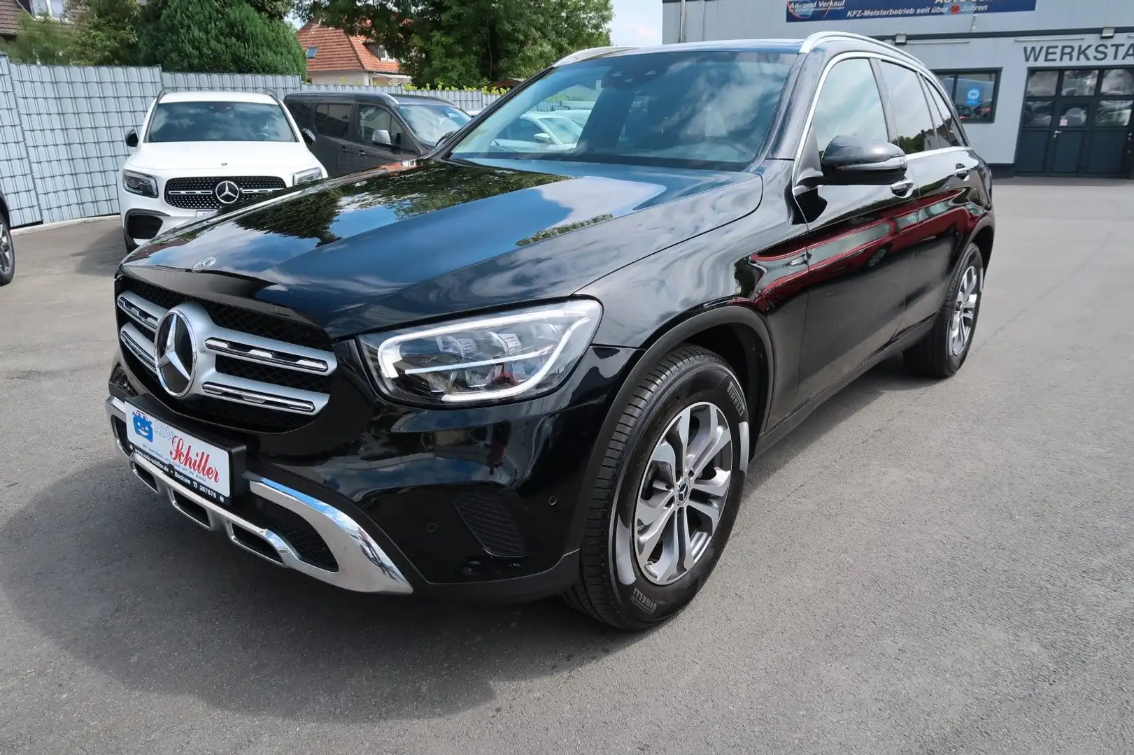 Mercedes-Benz GLC 200 d 4Matic # AHK # Schiebedach # Head Up crna - 1