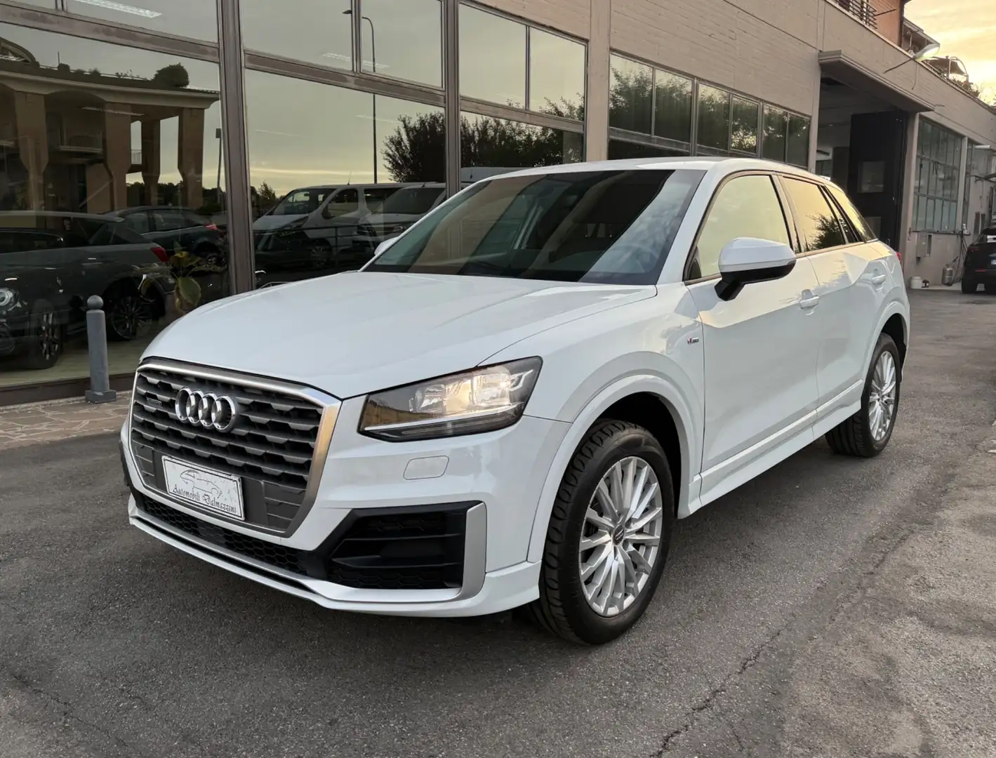 Audi Q2 Q2 40 TFSI quattro S tronic S line Edition Weiß - 2