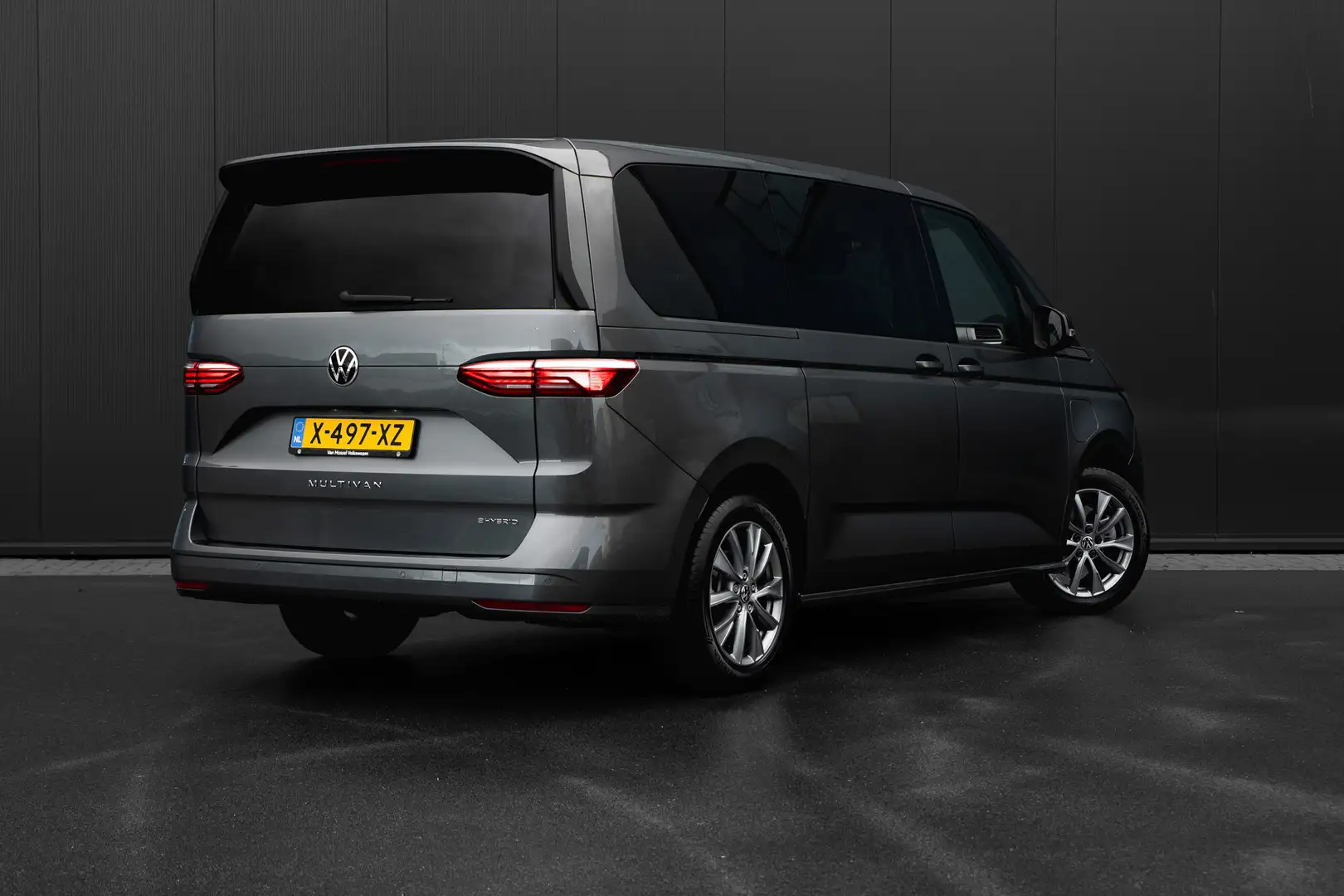 Volkswagen 1.4 eHybrid L2H1 Life | 7- Persoons | Camnera | 18 Gris - 2