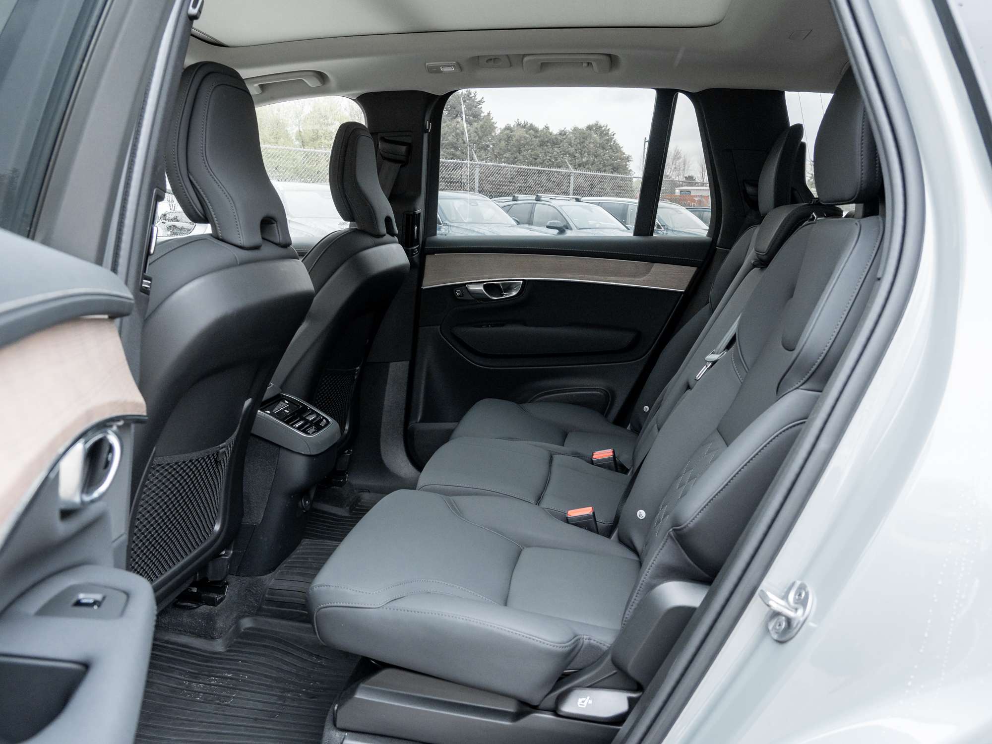 2026 Volvo XC90 B6 AWD PLUS Bright Theme |CPO RATE fr 2.99%* thumb 24
