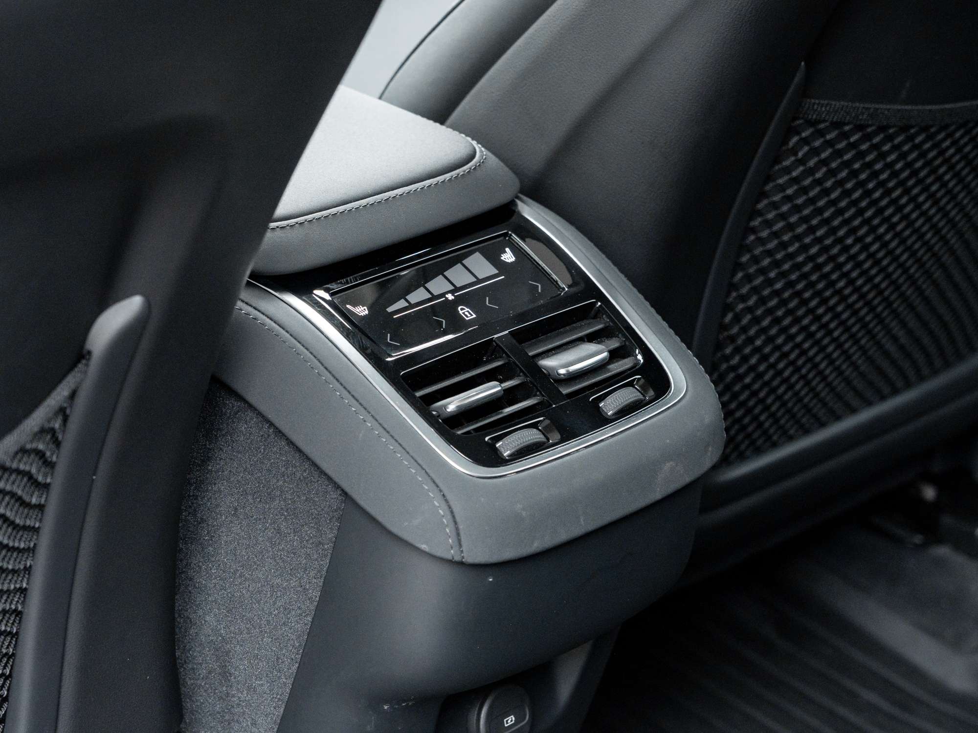 2026 Volvo XC90 B6 AWD PLUS Bright Theme |CPO RATE fr 2.99%* thumb 25