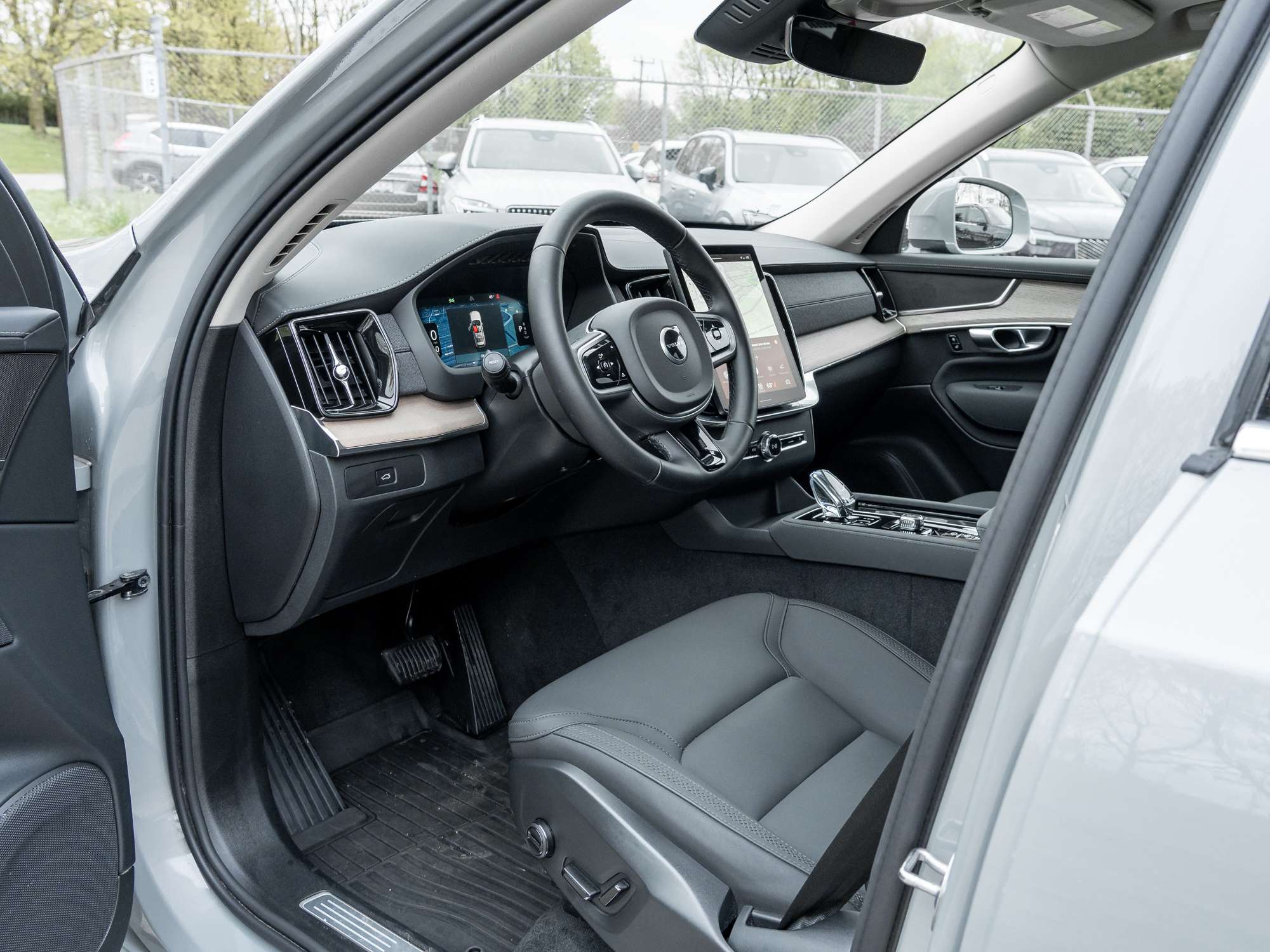 2026 Volvo XC90 B6 AWD PLUS Bright Theme |CPO RATE fr 2.99%* thumb 8